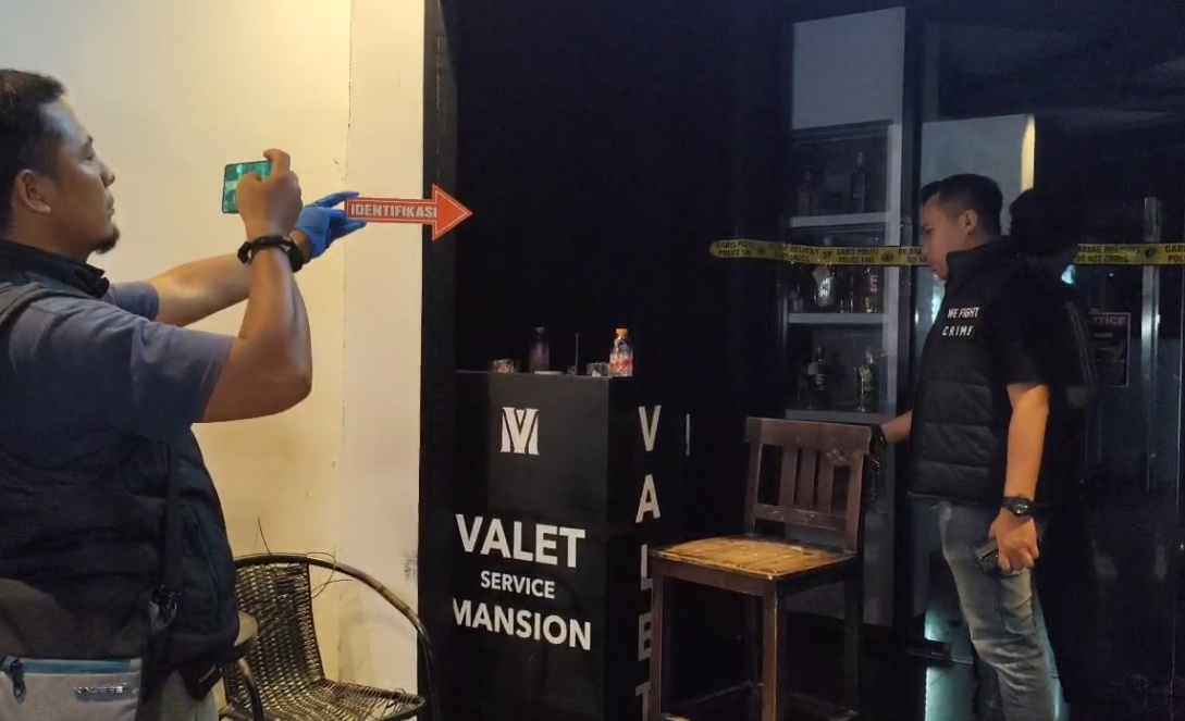 Mansion karaoke dipasangi police line anggota Polda Jateng