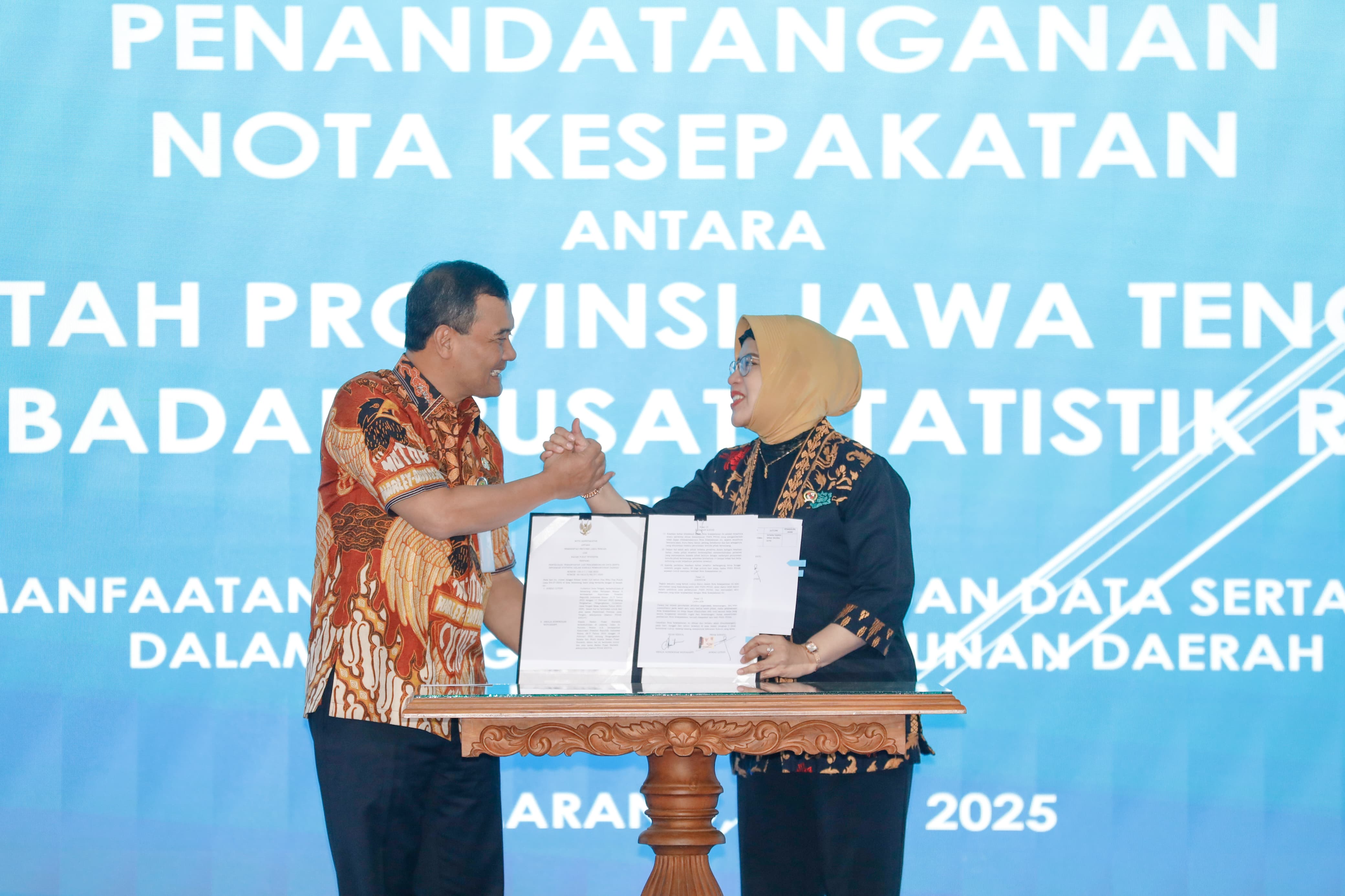 Gubernur Jawa Tengah Ahmad Luthfi dan Kepala BPS RI Amalia Adininggar Widyasanti