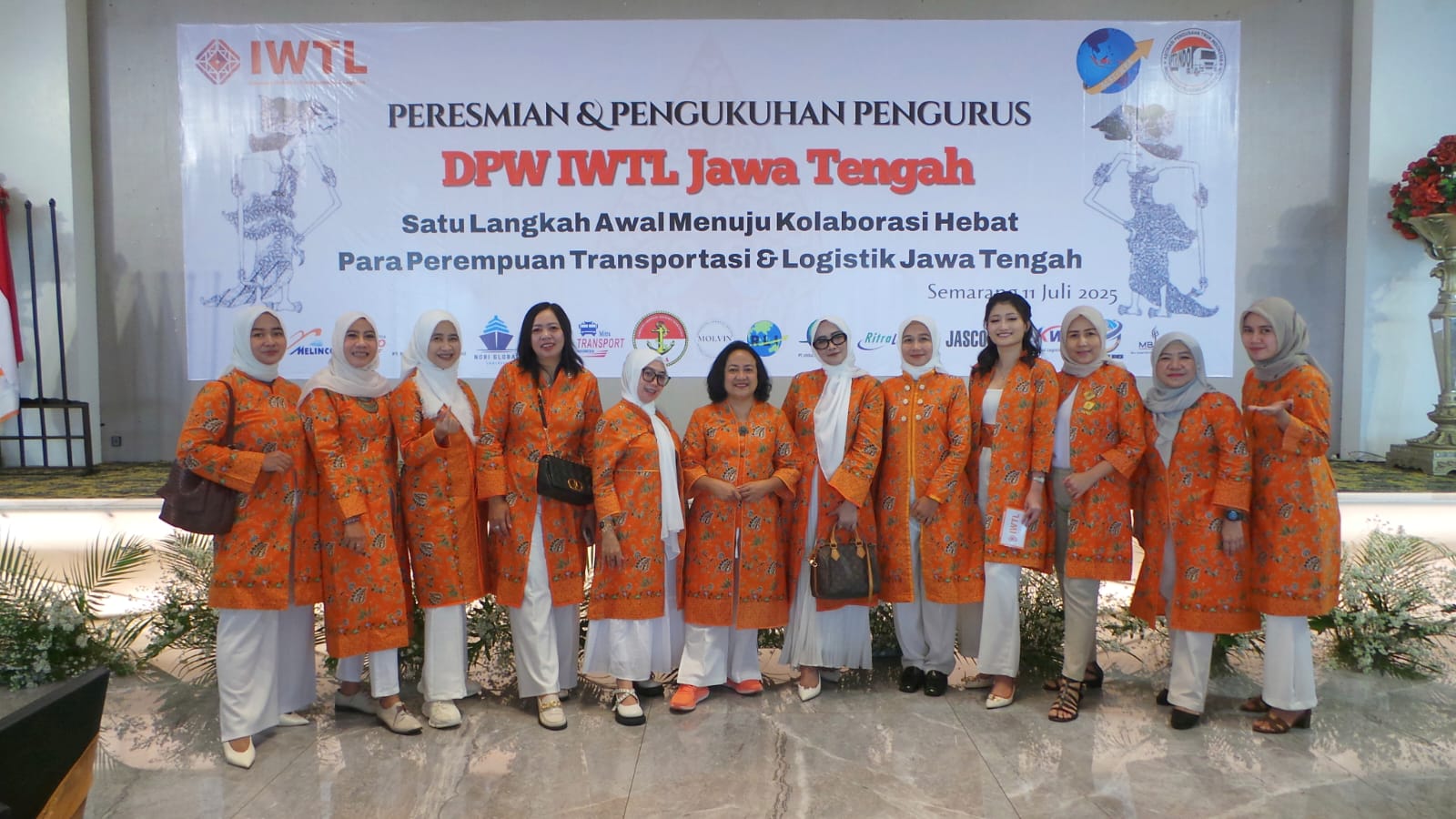 Pengukuhan Indonesia Women in Transportation & Logistics (IWTL) Jawa Tengah di Alam Indah Resto, Banyumanik, Semarang, Jumat (11/7).