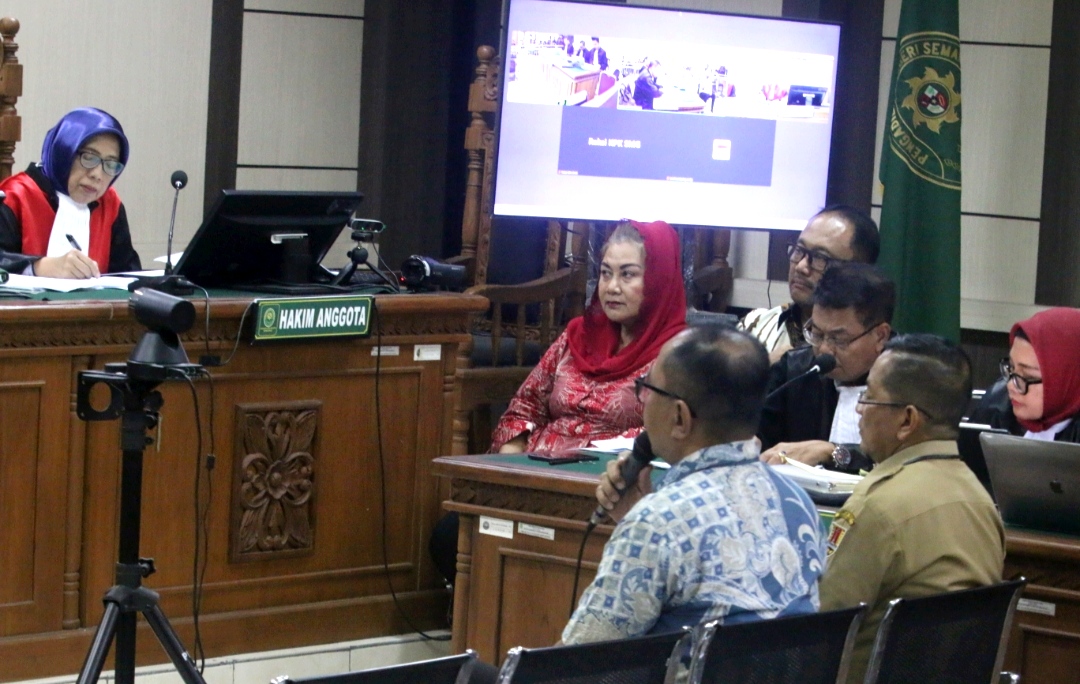 Wakil Wali Kota Semarang, Iswar Aminuddin saat menjadi saksi atas kasus korupsi eks Wali Kota Semarang Hevearita G Rahayu dan suaminya Alwin Basri di Pengadilan Tipikor Semarang, Senin (14/7/2025).