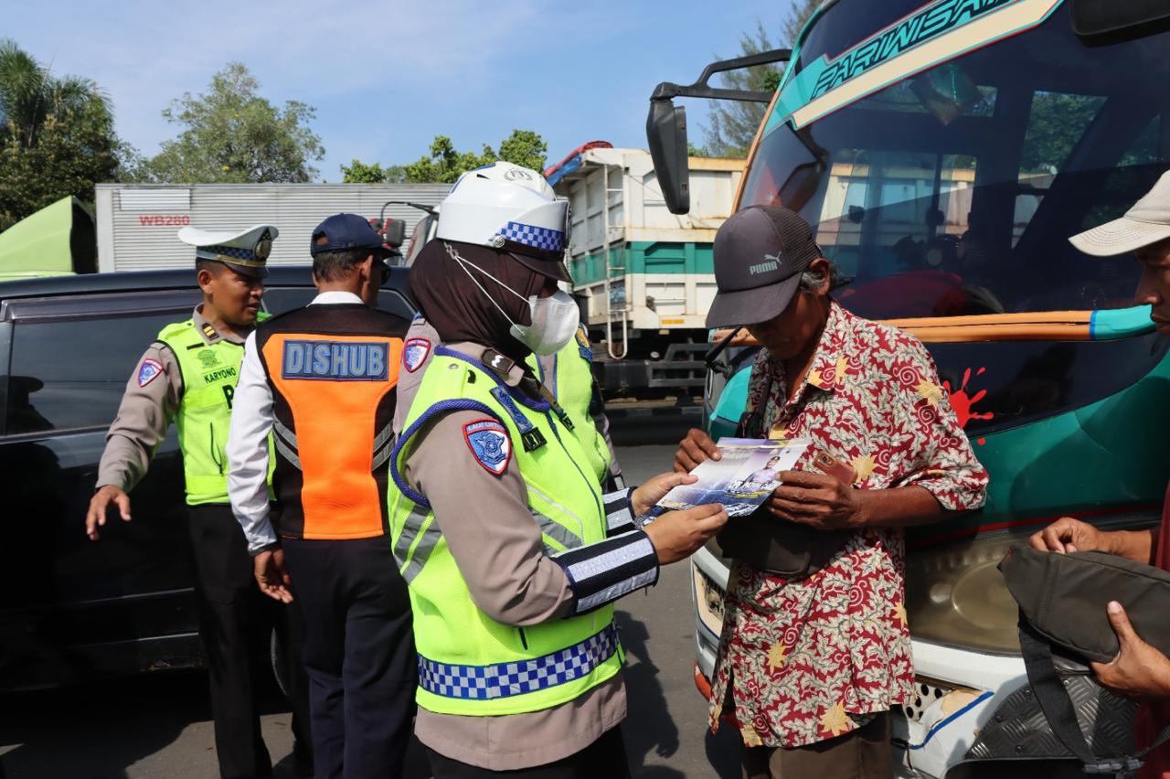 Satlantas Polres Kendal menggelar kegiatan ramcheck di titik strategis Kota Kendal.
