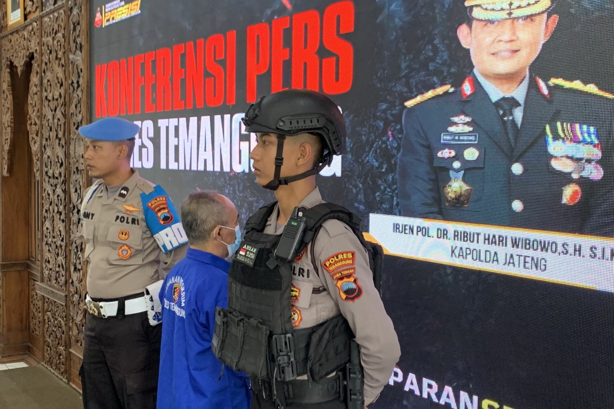 Ungkap kasus KDRT yang dilakukan mantan kades di wilayah Gemawang, di Mapolres Temanggung, Rabu (16/7/2025). DEVI KHOFIFATUR RIZQI/ JAWA POS RADAR&nbsp;SEMARANG