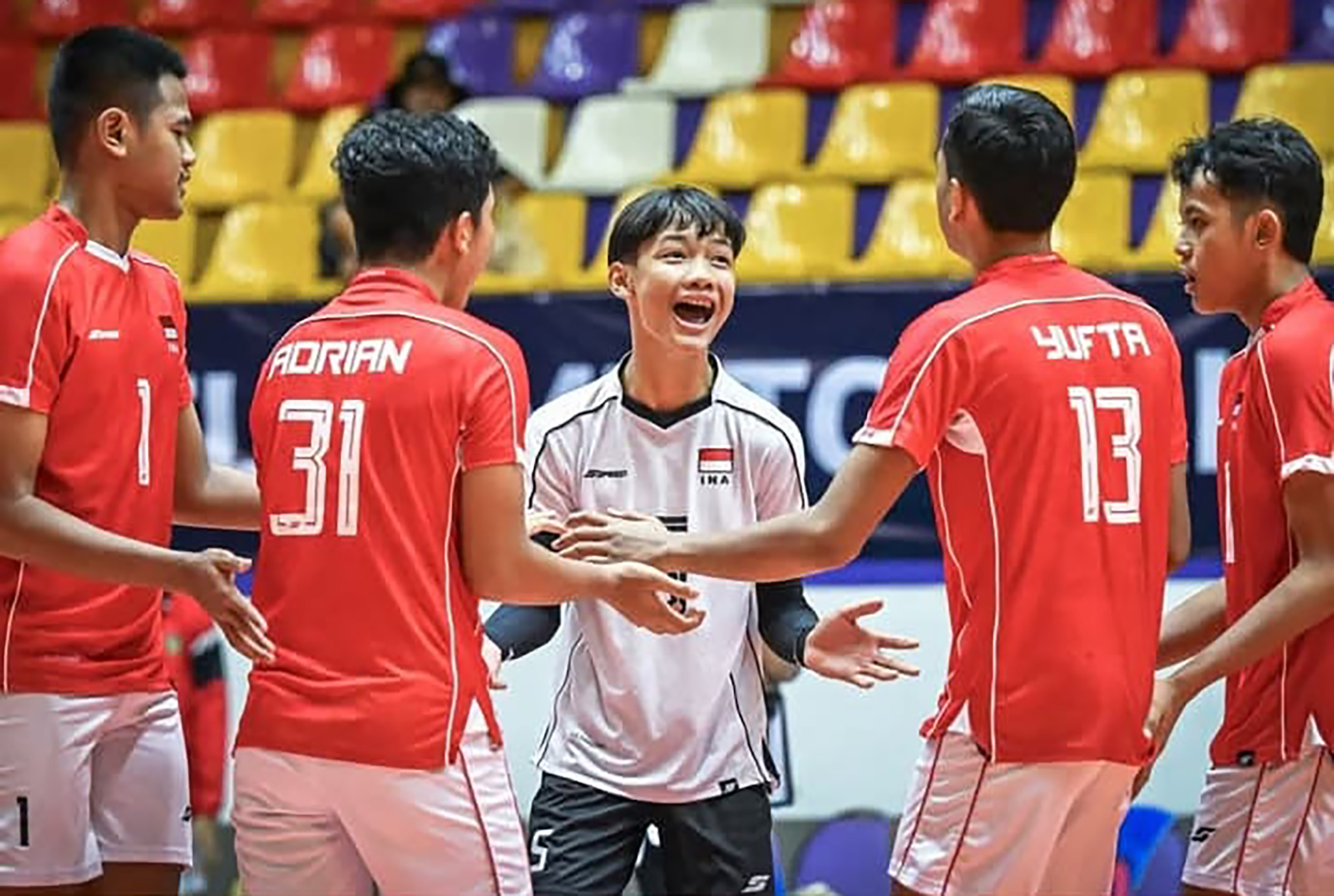 Timnas voli putra Indonesia U-16 sukses mengalahkan Thailand U-16 dengan skor 3-2 (25-22, 16-25, 26-24, 16-25, 15-10).