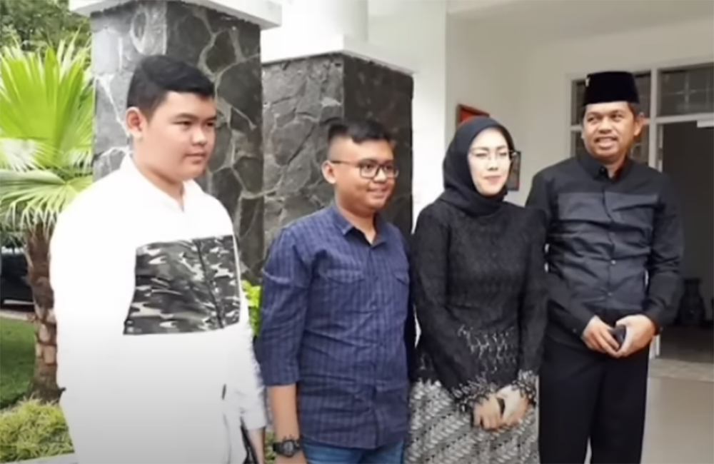 Mengenal 3 Anak Kandung Dedi Mulyadi (KDM) Selain Maula Akbar Suami Putri Karlina Sumber Inspirasi Karirnya