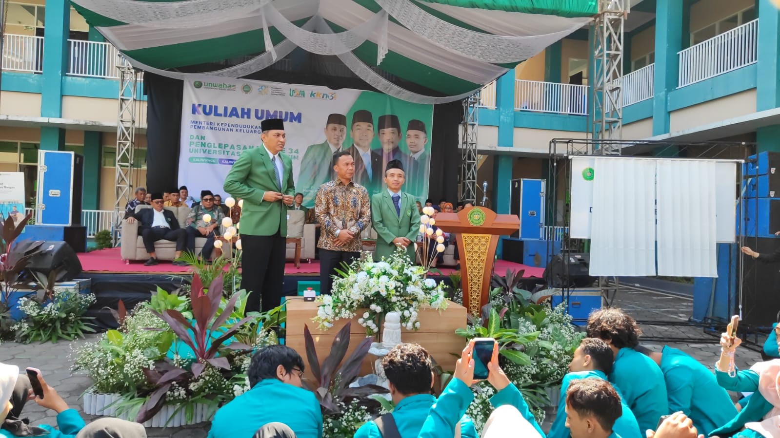 Menteri Kependudukan dan Pembangunan Keluarga sekaligus Kepala BKKBN, Wihaji saat memberikan kuliah umum di Unwahas, Selasa (22/7).