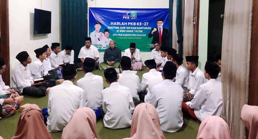 Dewan Pengurus Cabang Partai Kebangkitan Bangsa (PKB) Cilacap menggelar santunan kepada 1.000 anak yatim di daerah setempat.