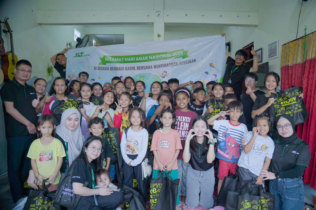 Hari Anak Nasional dirayakan bersama anak binaan Panti Asuhan Sola Gratia di Sidoarjo, Surabaya.