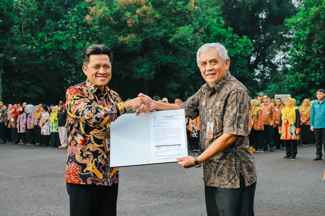 SINERGI : Bupati Afif Nurhidayat bersama Sekda One Andang Wardoyo.