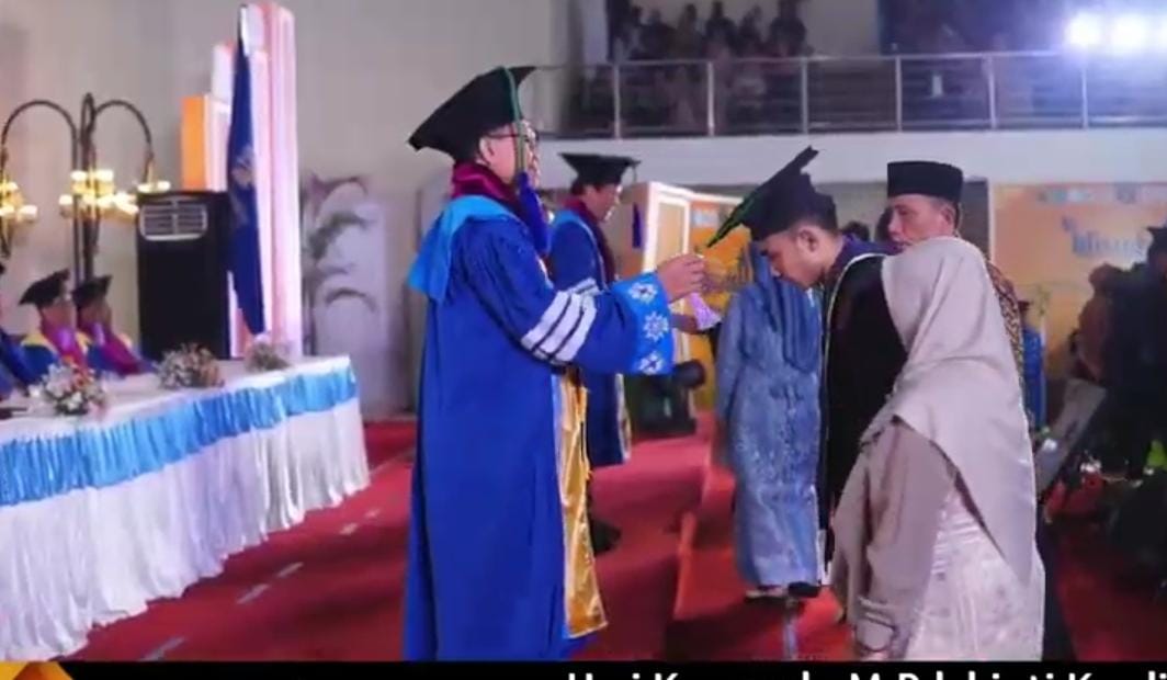 UIN Salatiga menggelar prosesi wisuda ke 9 pada Sabtu, 26 Juli 2025. Kali ini dalam Sidang Senat terbuka, sebanyak 975 mahasiswa bakal diwisuda.