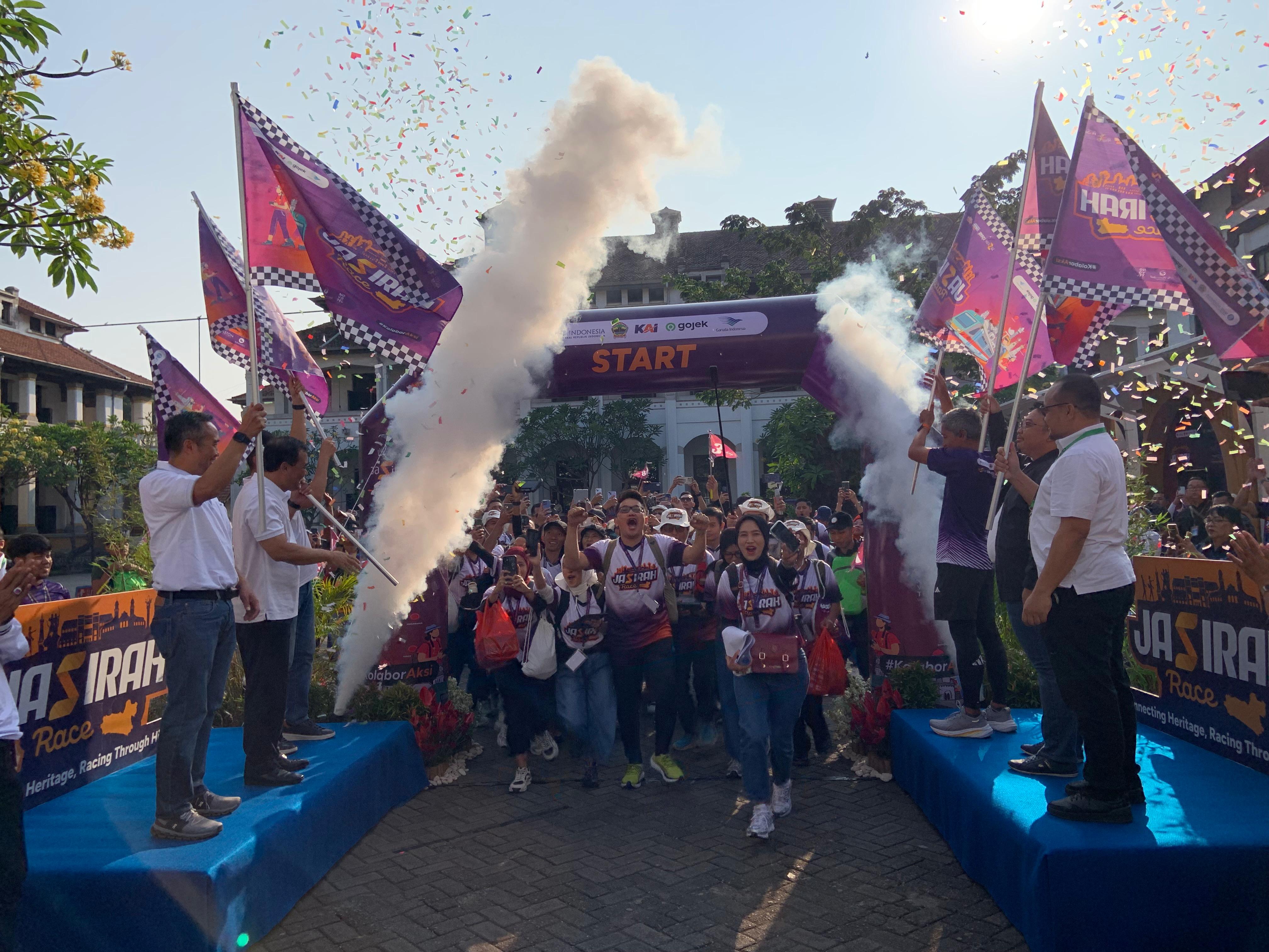 Flag off Jasirah Race 2025 di Lawang Sewu oleh Kepala Perwakilan BI Jateng Rahmat Dwisaputra, Gubernur Jateng Ahmad Luthfi, dan jajaran pimpinan lainnya.
