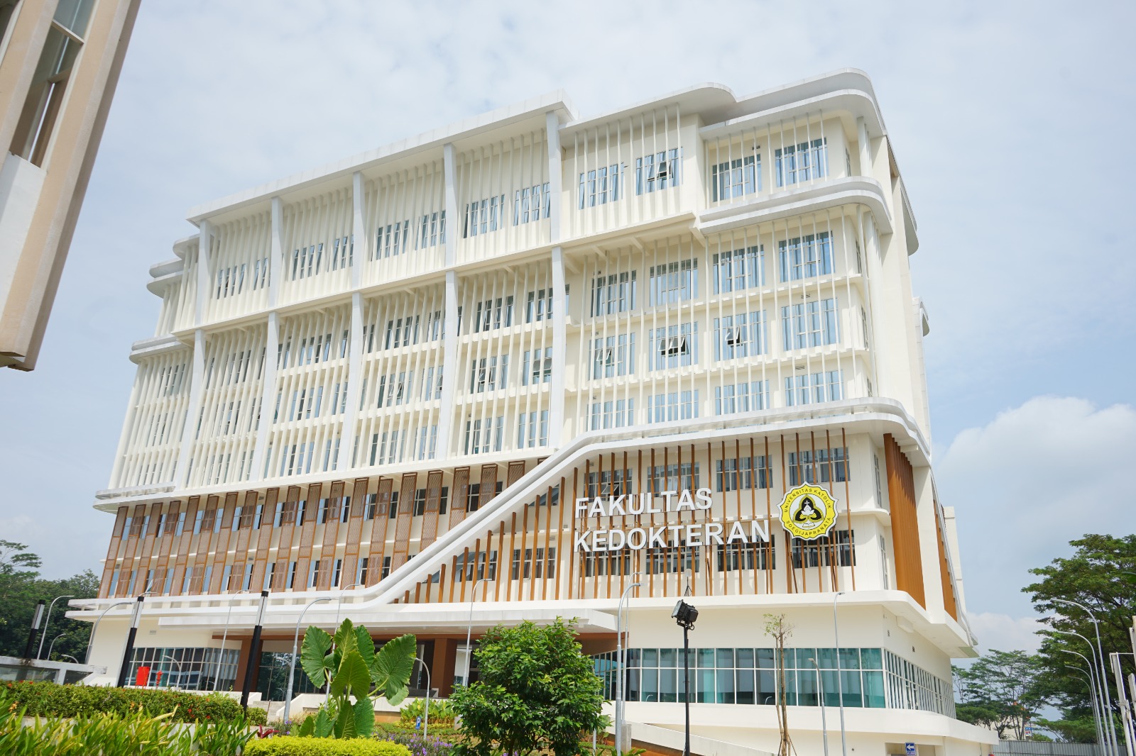 MEGAH : Gedung Santa Clara di kampus 2 SCU BSB Semarang.