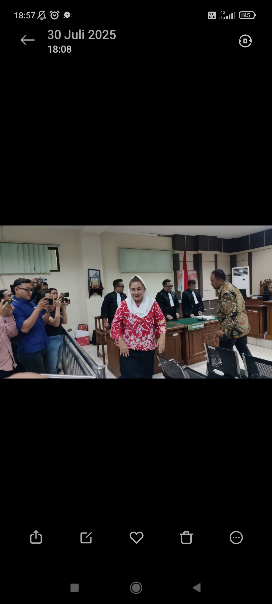 Mantan Wali Kota Semarang, Hevearita Gunaryanti Rahayu dan suaminya, Alwin Basri di Pengadilan Tipikor, menjalani sidang tuntutan, Rabu (23/7/2025).