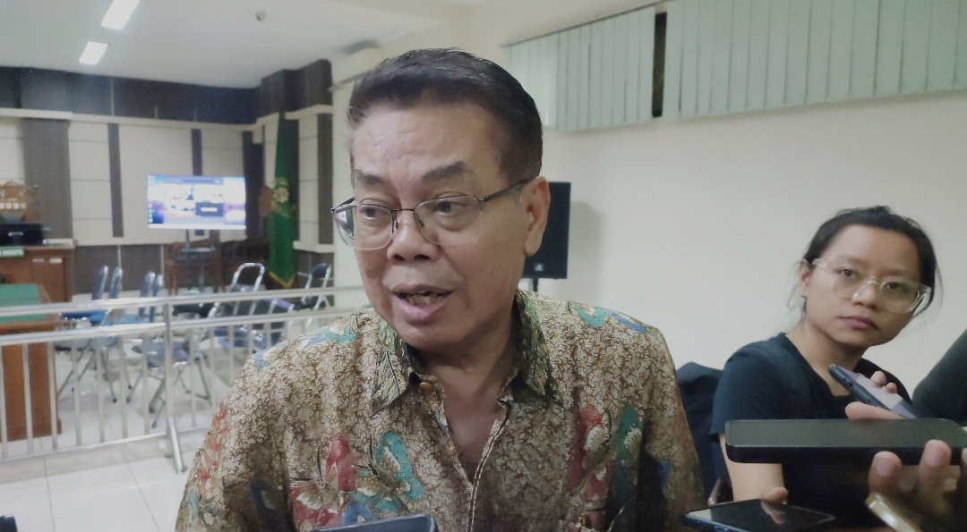 Kuasa Hukum Mba Ita dan Alwin, Agus Nuruddin memberikan keterangan usai sidang agenda tuntutan di Pengadilan Tipikor Semarang, Rabu (31/7/2025).