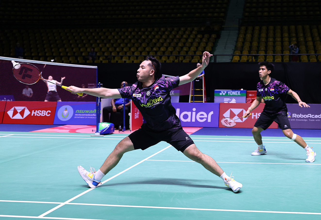 Unggulan pertama Sabar Karyaman Gutama/Moh. Reza Pahlevi Isfahani menang rubber game atas wakil Jepang, Keiichiro Matsui/Katsuki Tamaet 21-11, 15-21, 21-11.