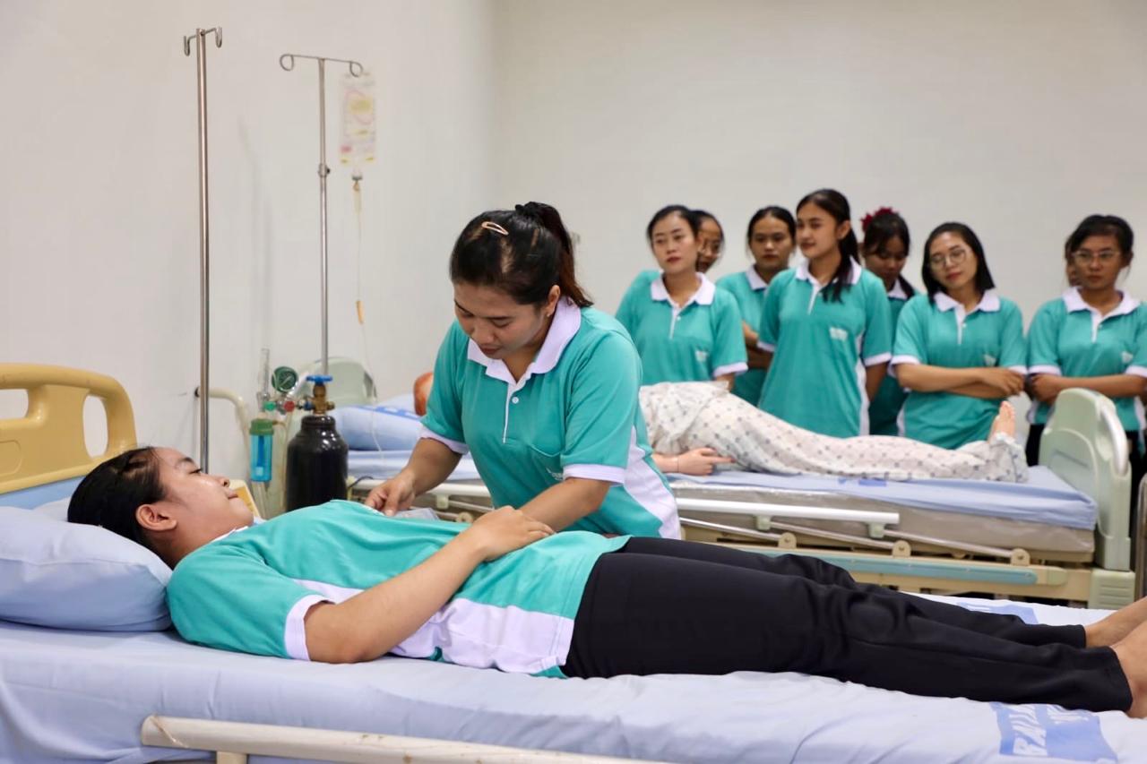 Sejumlah calon pekerja migran mendapatkan pelatihan gratis di BLK Pemprov Jateng
