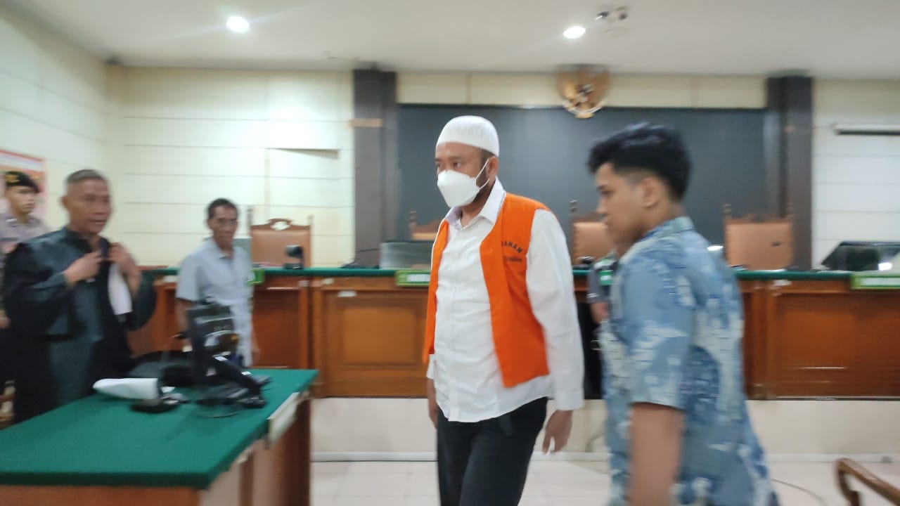 Terdakwa Aipda Robig Zainuddin menjalani sidang putusan di Pengadilan Negeri Semarang, Jumat (8/8/2025). (Ida Fadilah/Jawa Pos Radar Semarang)