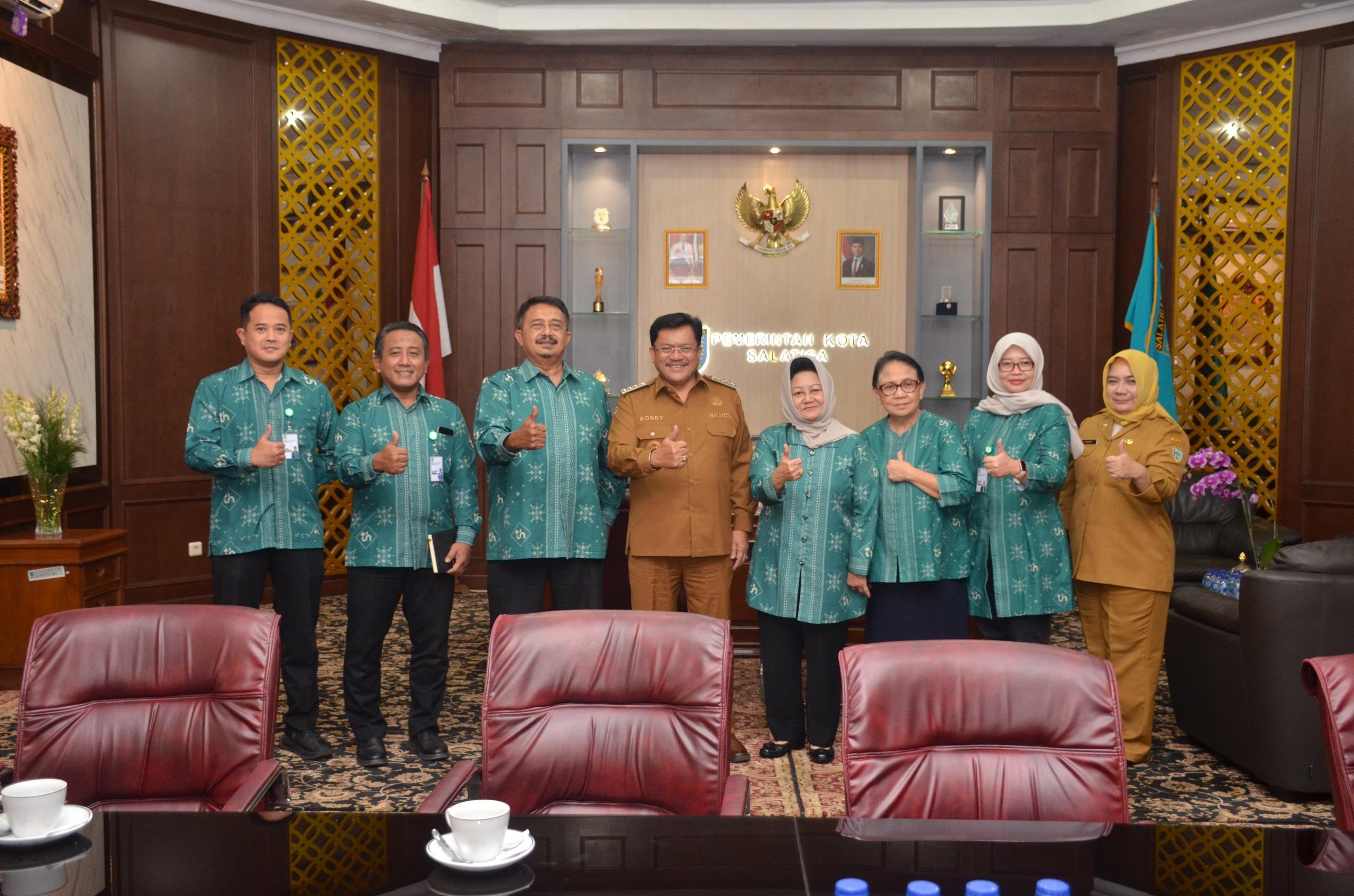 Wali Kota Salatiga, dr. Robby Hernawan, Sp.OG, menerima perwakilan manajemen Rumah Sakit Islam (RSI) Tunas Harapan