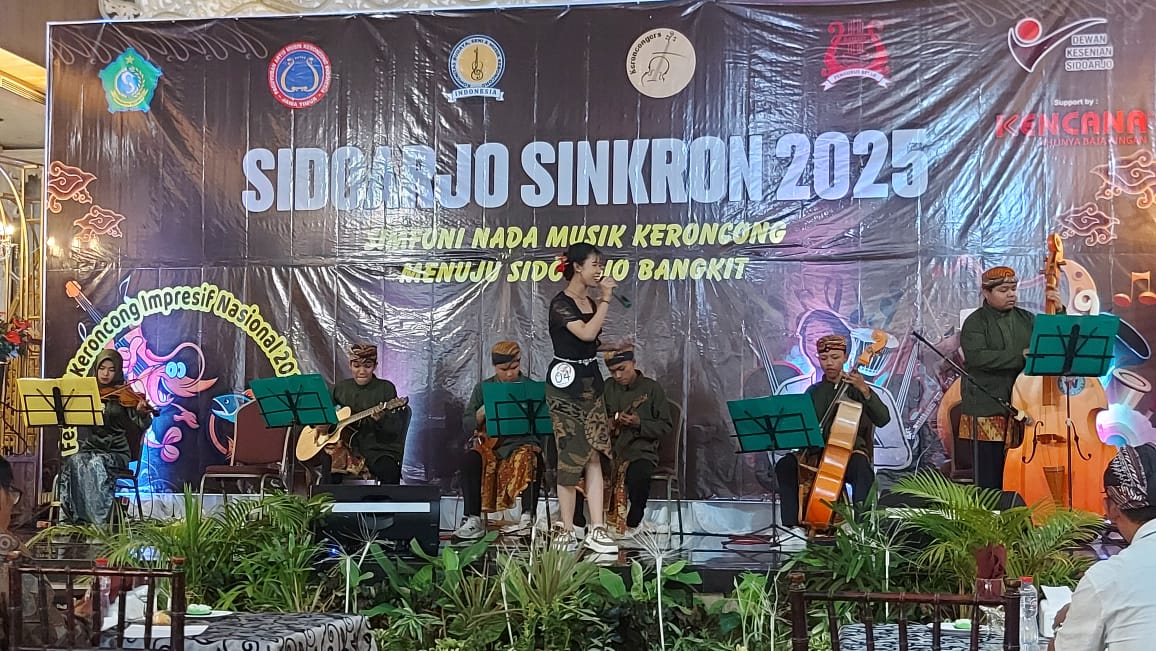Grup keroncong &ldquo;Kawula Alit&rdquo; Salatiga mengikuti Festival Keroncong Nasional 2025 yang diadakan oleh Pemkab Sidoarjo dalam rangka memeriahkan 80 Tahun Kemerdekaan Indonesia
