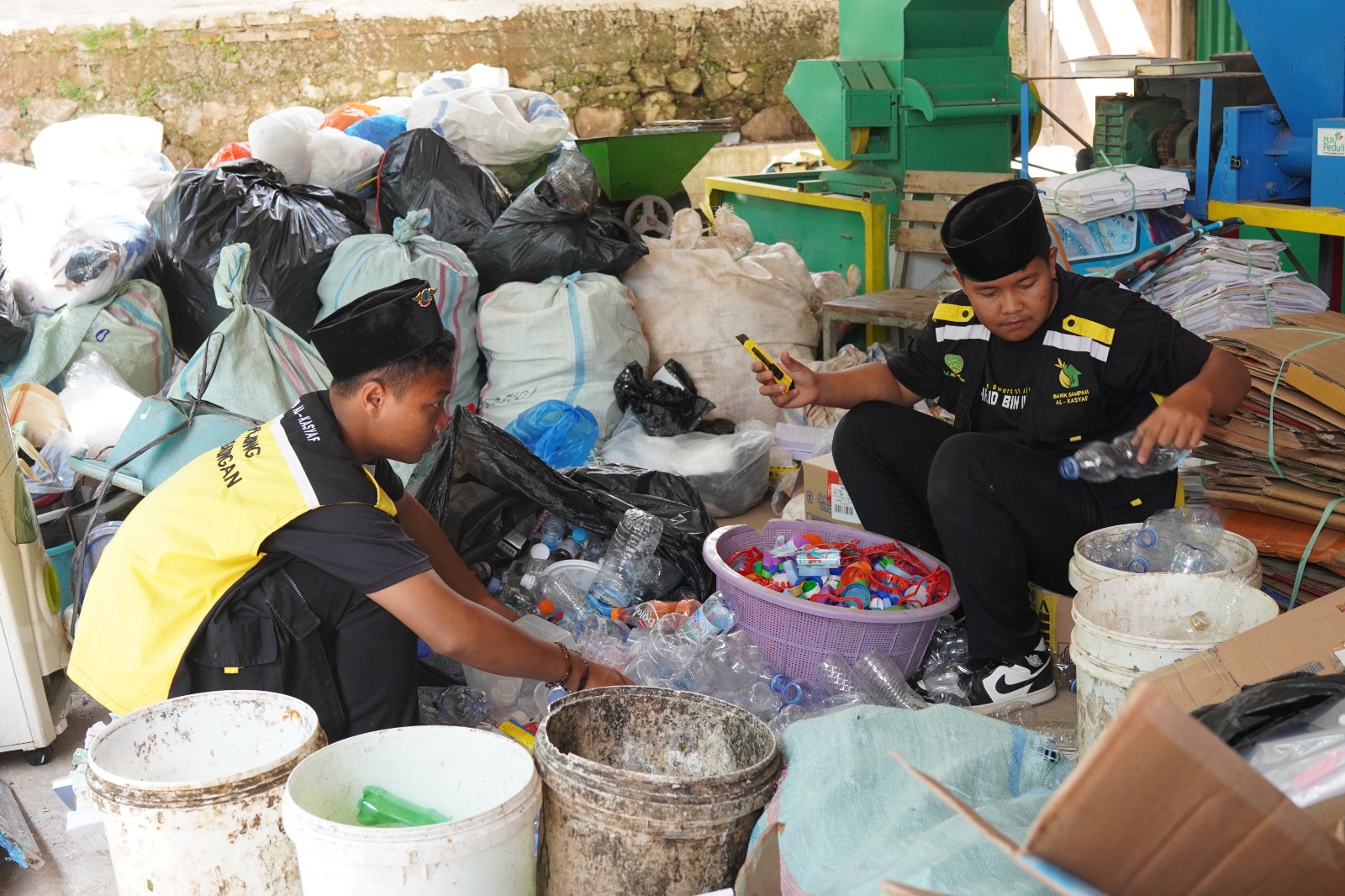 DIAKUI NASIONAL : Bank Sampah Al-Kasyaf (BSA), mitra binaan PLN Peduli, kini mendapat pengakuan nasional sebagai model pengelolaan sampah berbasis pemberdayaan masyarakat.