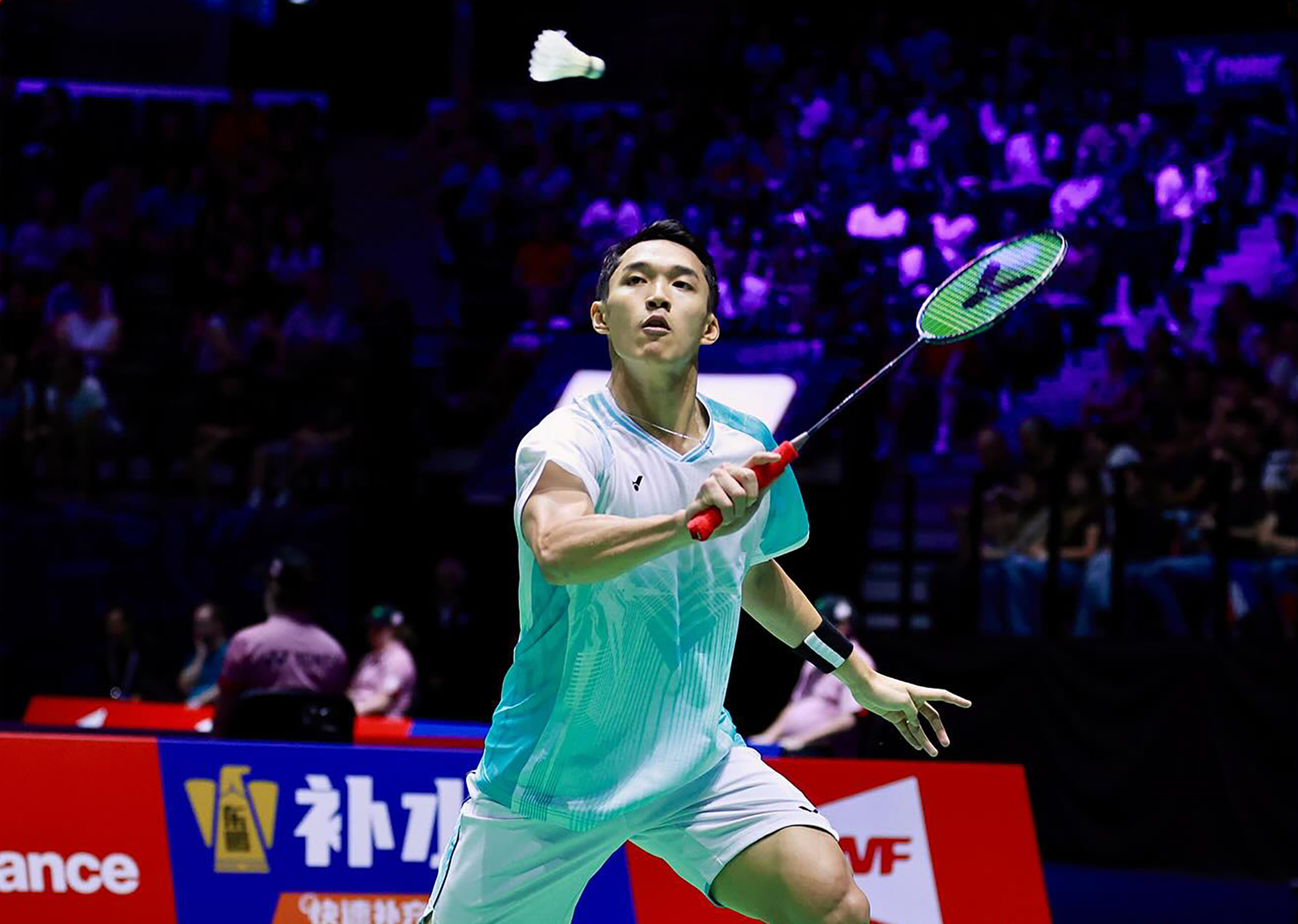 Jonatan Christie mengamankan tiket ke babak 16 besar Kejuaraan Dunia 2025 setelah menyingkirkan wakil  Azerbaijan, Ade Resky Dwicahyo 21-9, 21-17.