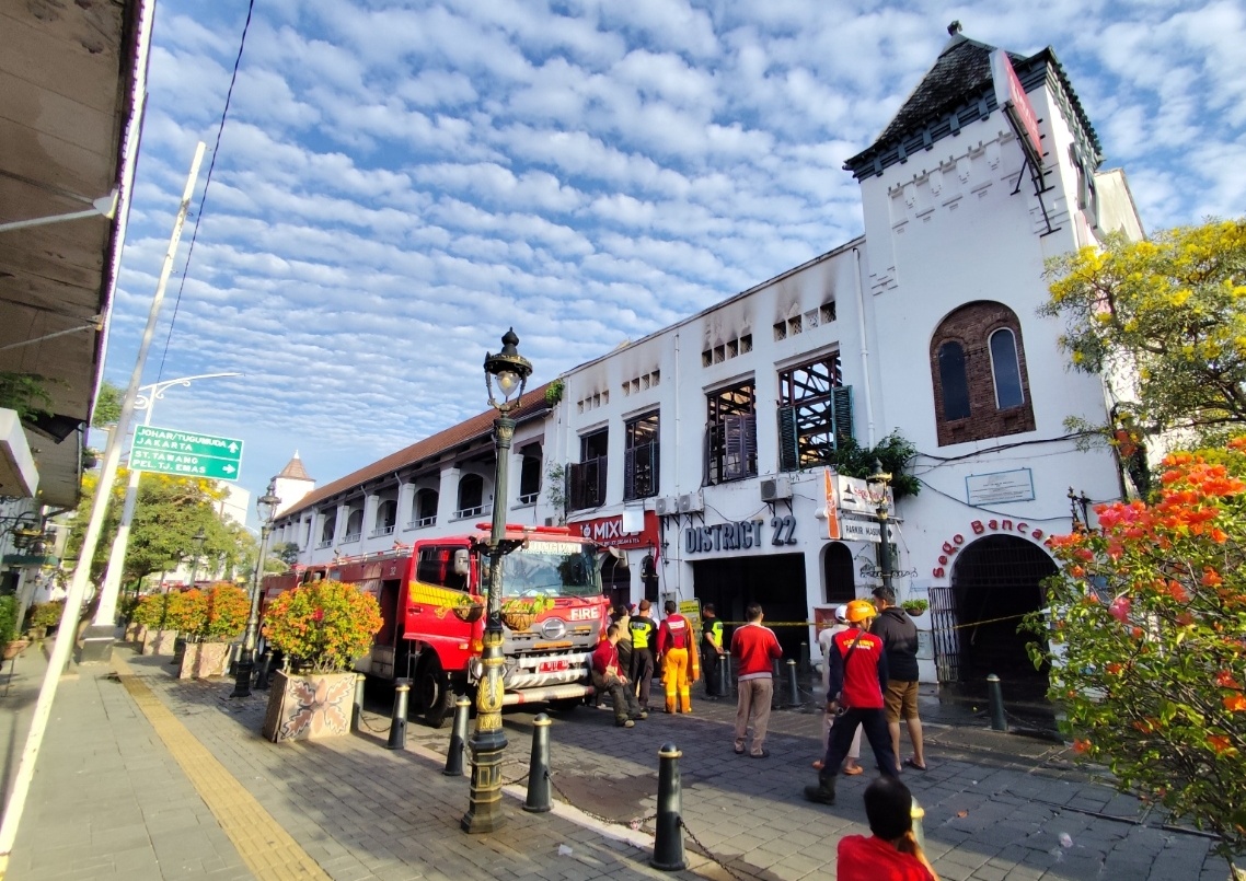 Sebuah bangunan cagar budaya dipakai usaha resto Sego Bancakan di kawasan Kota Lama Semarang terbakar, Rabu (27/8/2025) sekitaran 03.00.