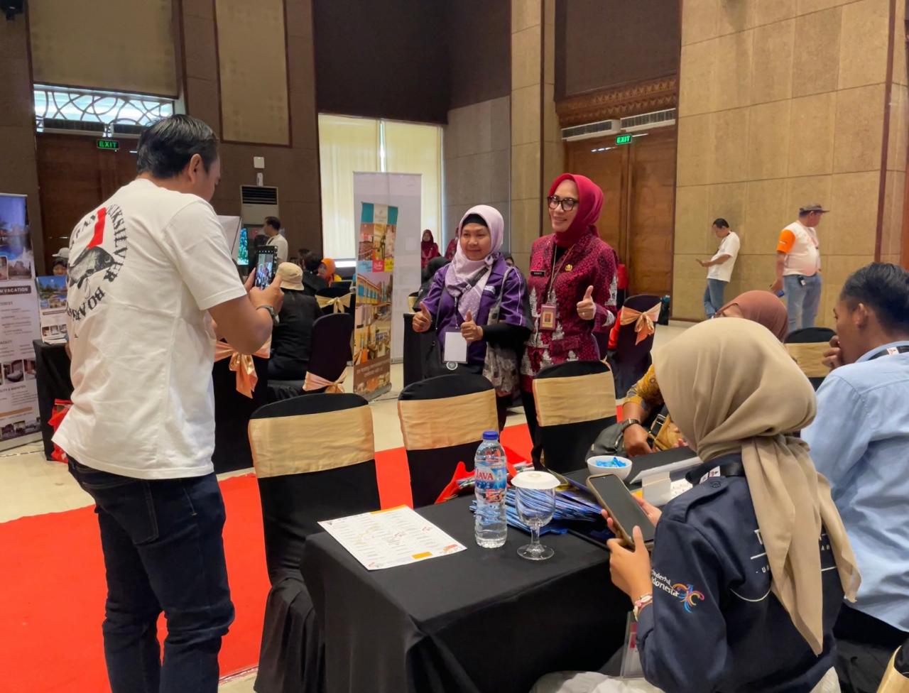 Kepala Dinas Pariwisata Kabupaten Semarang Wiwin Sulistyowati saat ikuti kegiatan Gedong Songo Travelmart ke 6 memertemukan antara buyer dan seller untuk promosi wisata Kabupaten Semarang.