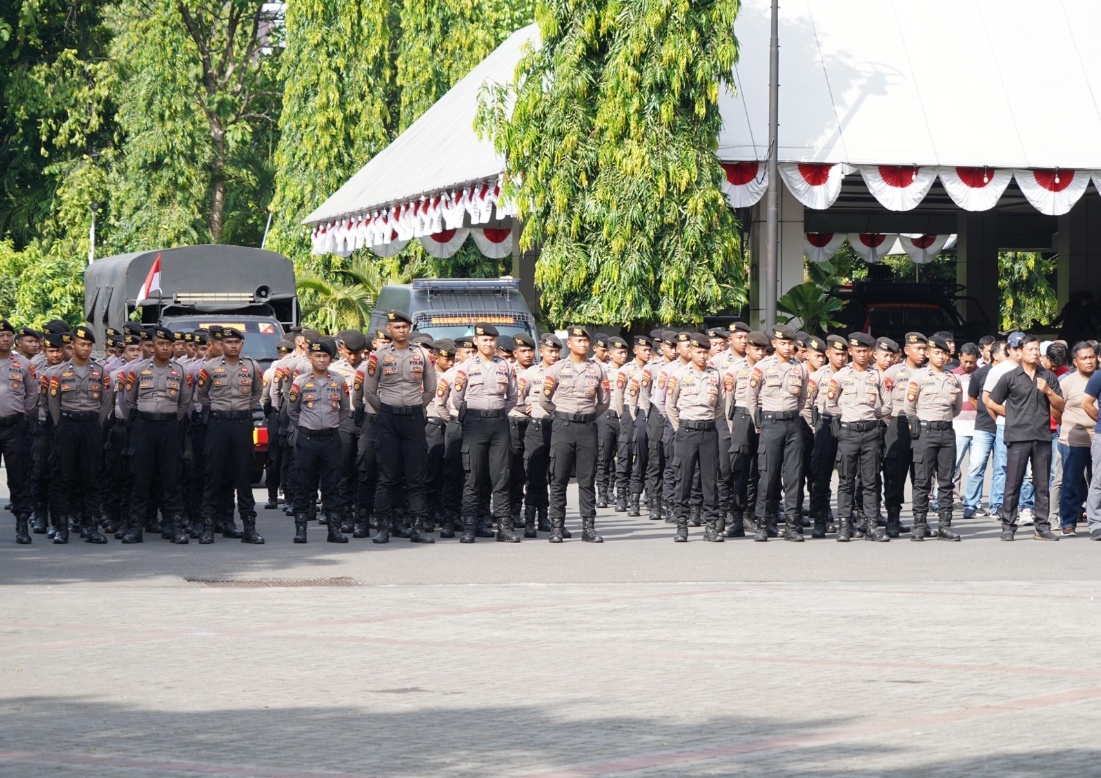 Personil kepolisian Polrestabes Semarang dan Polda Jateng disiapkan pengamanan demo buruh