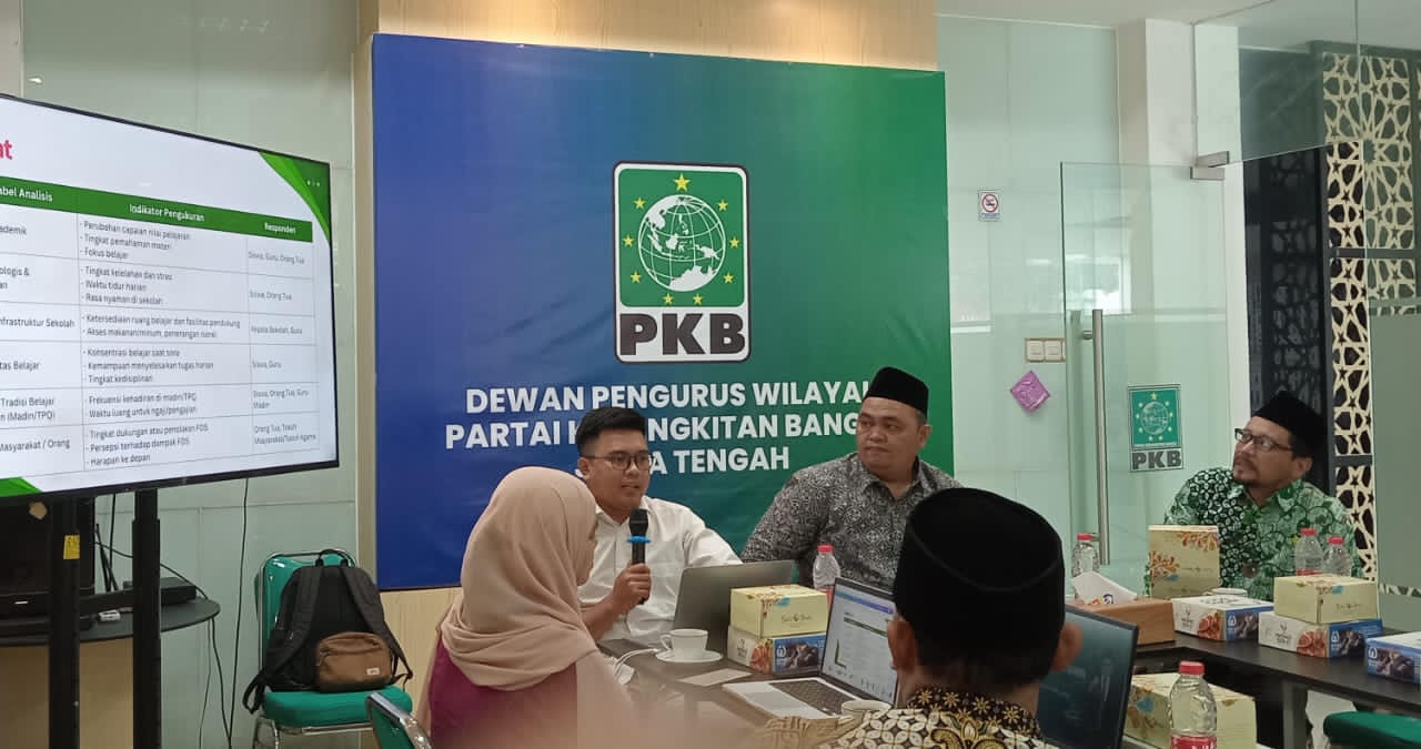 Wakil Ketua DPW PKB Jawa Tengah Sarif Abdillah&nbsp;diskusi bersama Dewan Pengurus Wilayah Forum Komunikasi Diniyah Takmiliyah (DPW - FKDT) Jawa Tengah di kantor DPW PKB Jateng di Semarang, Rabu (27/8).