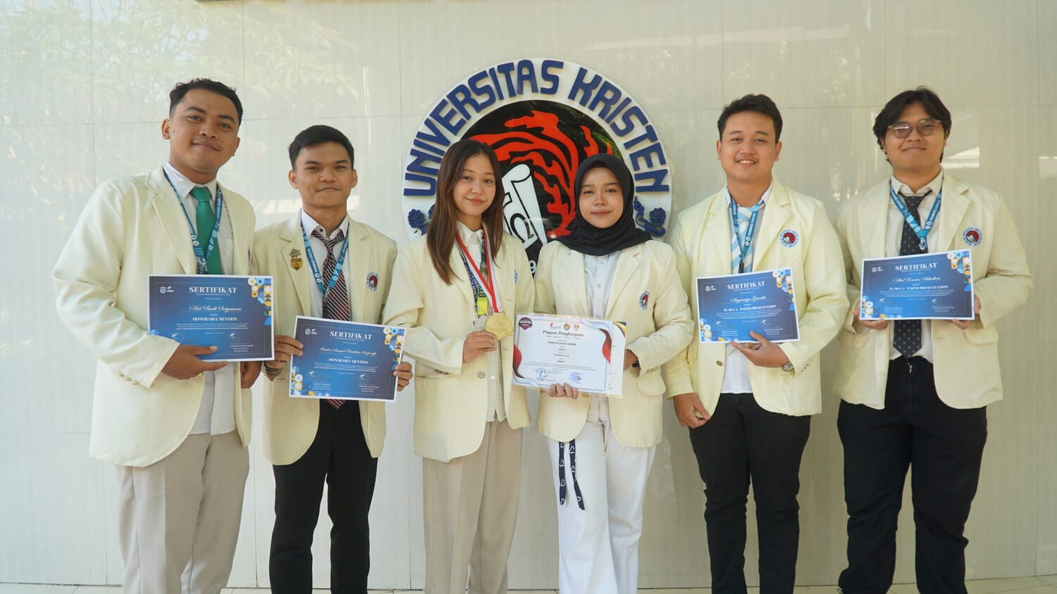 UKSW menempati peringkat ketiga dalam daftar 10 Perguruan Tinggi Swasta (PTS) dengan mahasiswa berprestasi terbanyak di Indonesia versi Pusat Prestasi Nasional.