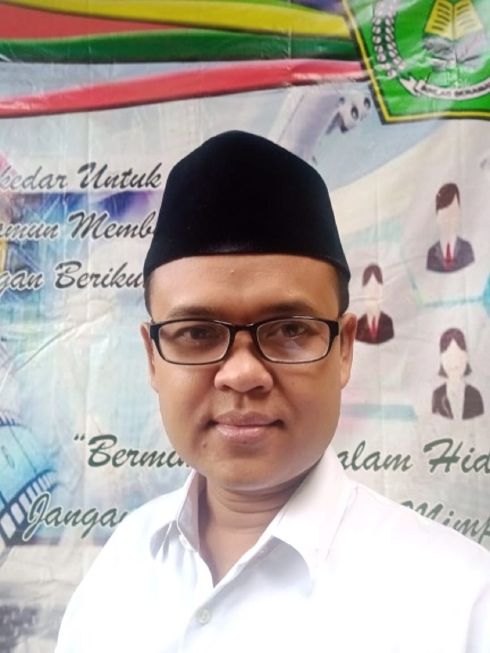 Muhamat Sulkan,&nbsp;Mahasiswa Pascasarjana Program Studi Pendidikan Bahasa dan Sastra Indonesia UPGRIS