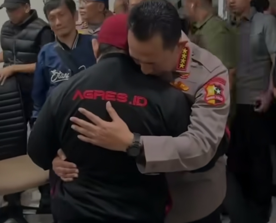 Kapolri Listiyo Sigit Prabowo menemui keluarga korban yang dilindas mobil rantis Brimob, Kamis (28/8/2025).