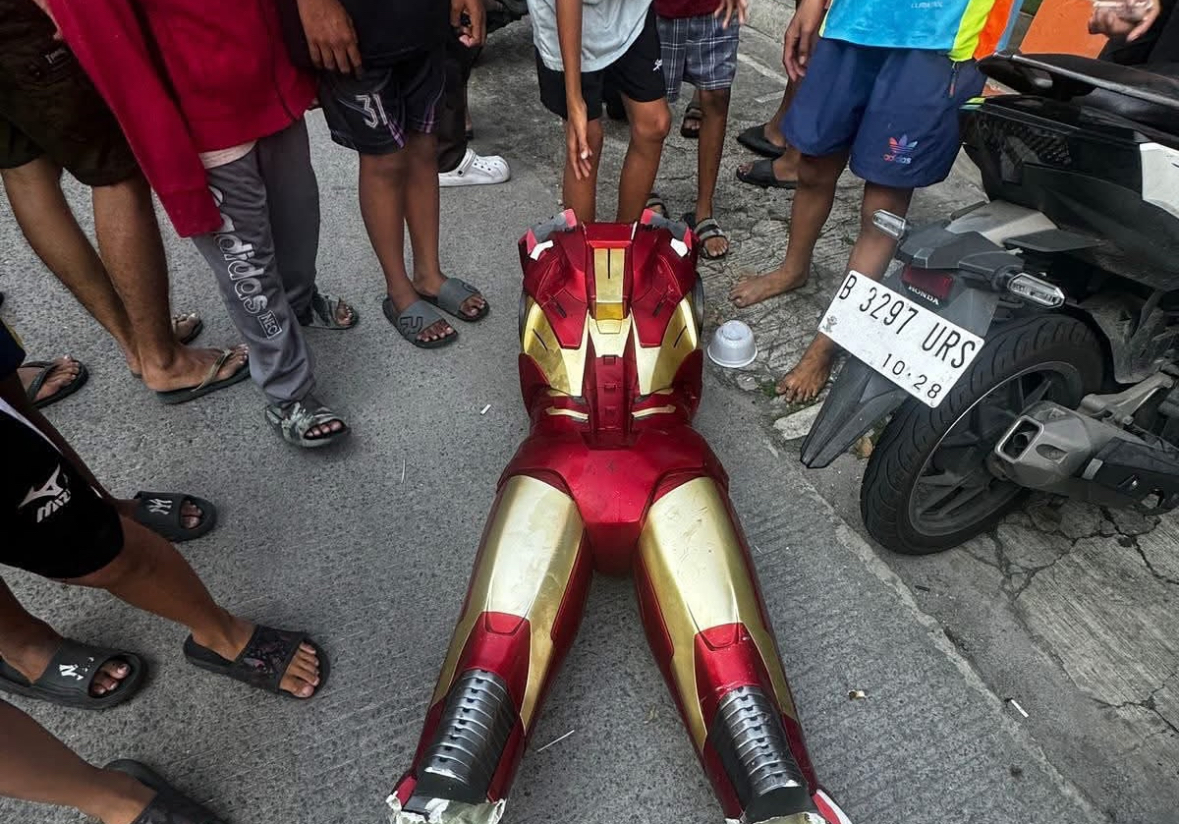 Statue Ironman Mark 7 milik Ahmad Sahroni yang dijarah warga pada Minggu (30/8/2025)