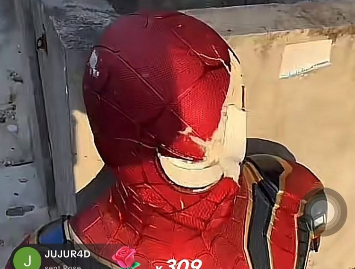 Statue Iron Spider 1:1 milik Ahmad Sahroni yang dijarah warga