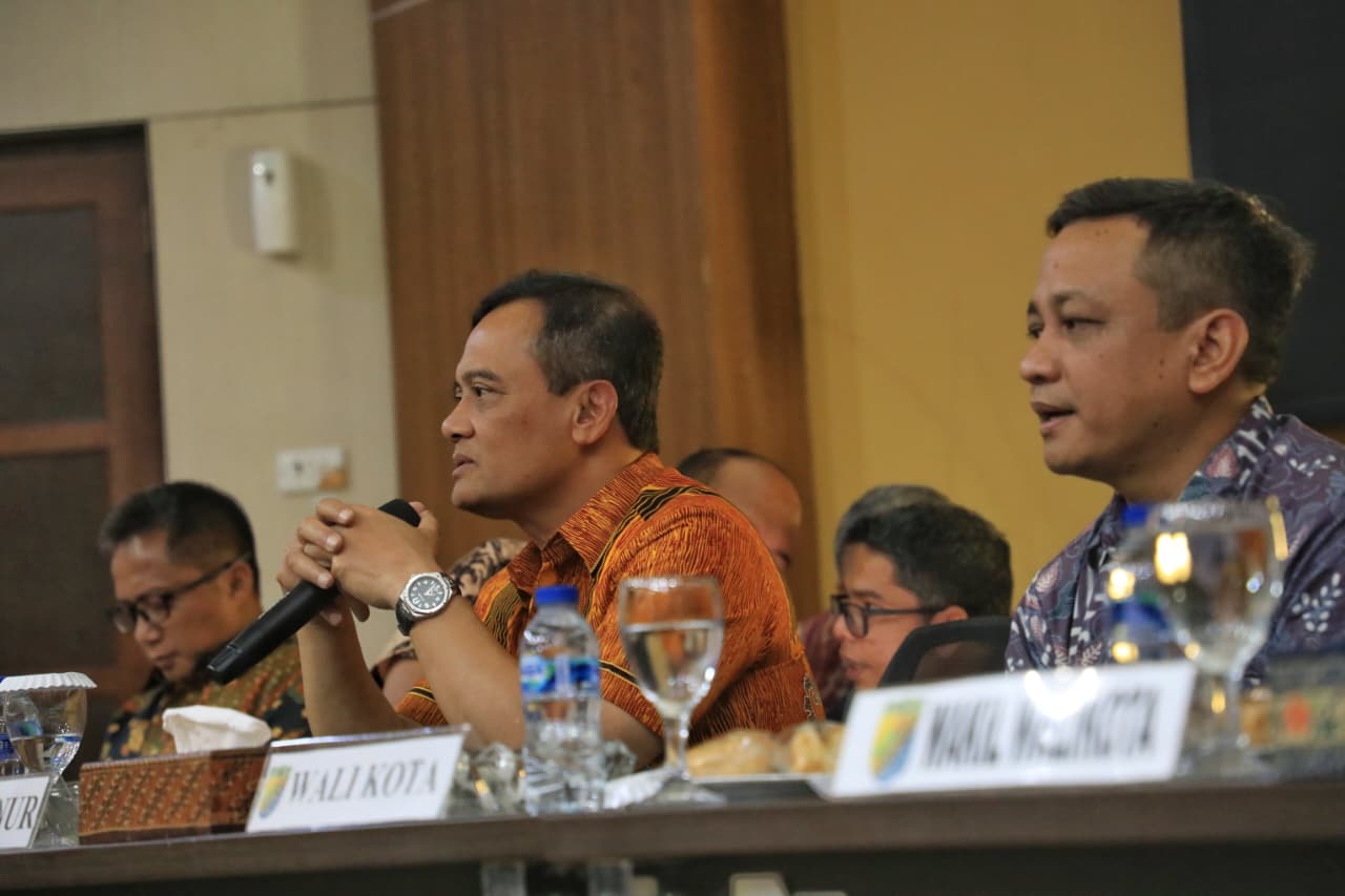 Gubernur Jawa Tengah Ahmad Luthfi meninjau langsung kondisi terkini kantor Pemerintah Kota Pekalongan, Selasa, 2 September 2025.