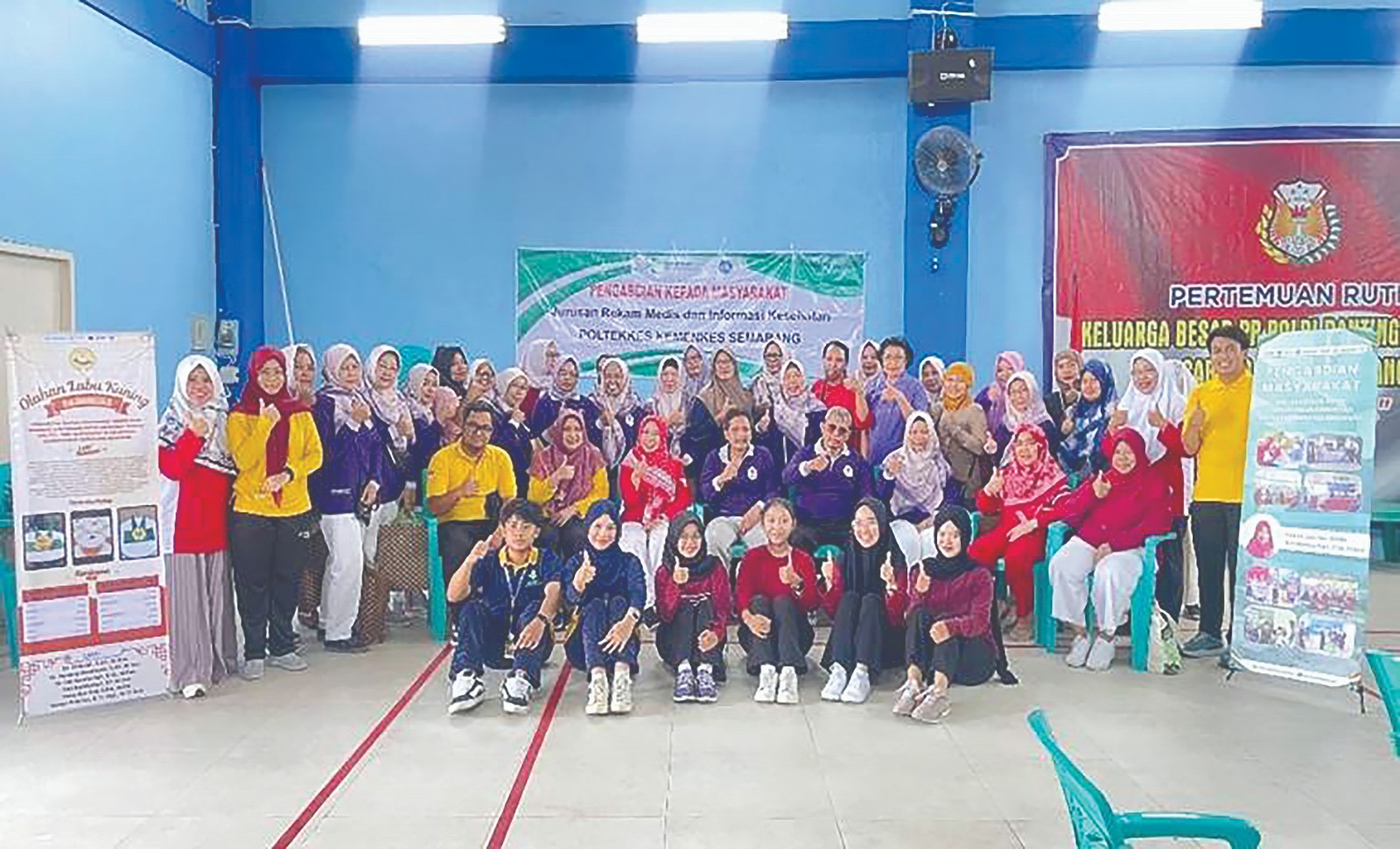 Tim Pengabdian Masyarakat RMIK Poltekkes Kemenkes Semarang bersama warga Kelurahan Mangunharjo, Kecamatan Tembalang.