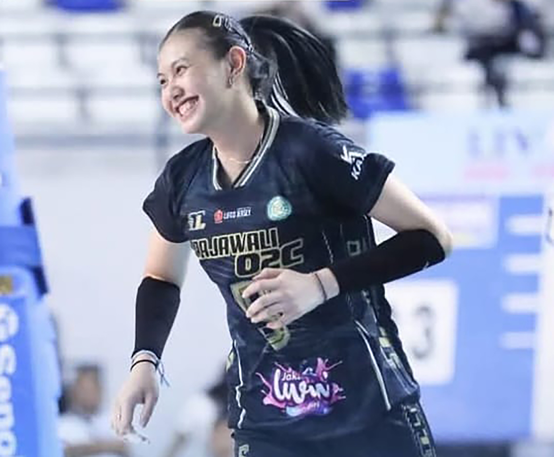 Tim putri Rajawali O2C sukses memenangkan laga perdananya dengan mengalahkan Mitra Bank Jateng dengan skor 3-0 (25-8, 25-14, 25-17).