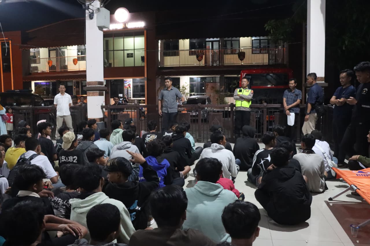 Puluhan warga dan pelajar dimintai keterangan di Mapolres Demak.(wahibpribadi)