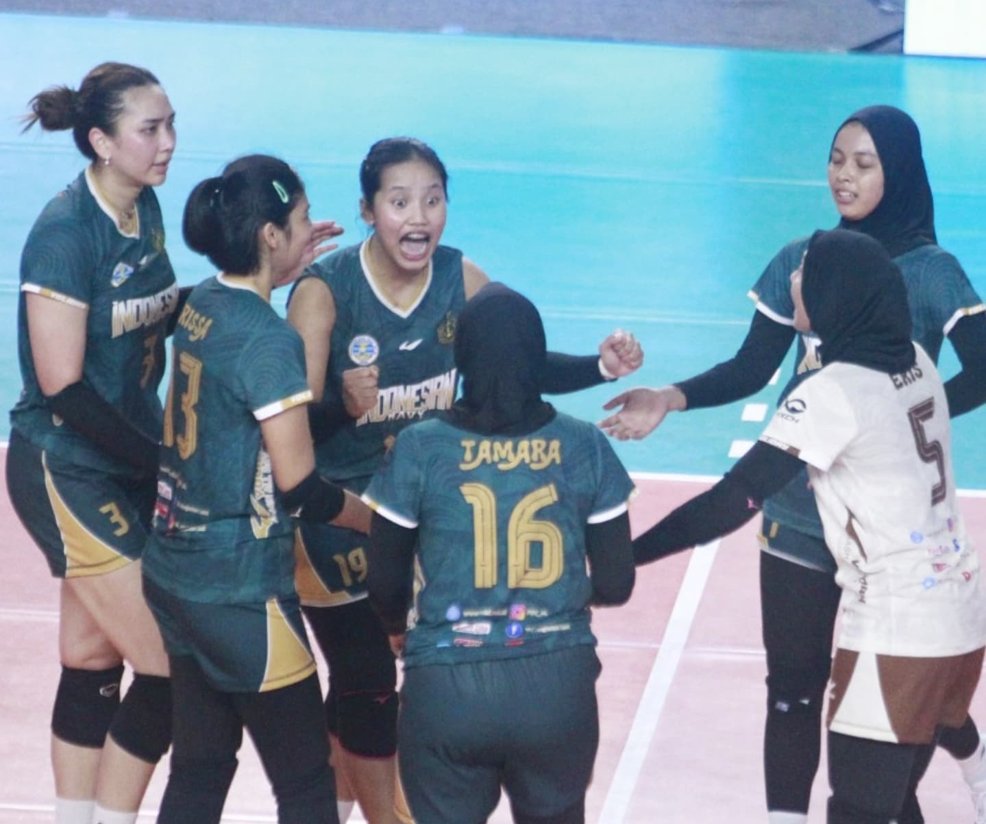 Yolla Yuliana dan kawan-kawan meraih kemenangan penting atas Rajawali O2C dengan skor 3-2 (8-25, 20-25, 25-22, 25-22, 15-12 di GOR Nambo, Tangerang, Kamis (4/9/2025).