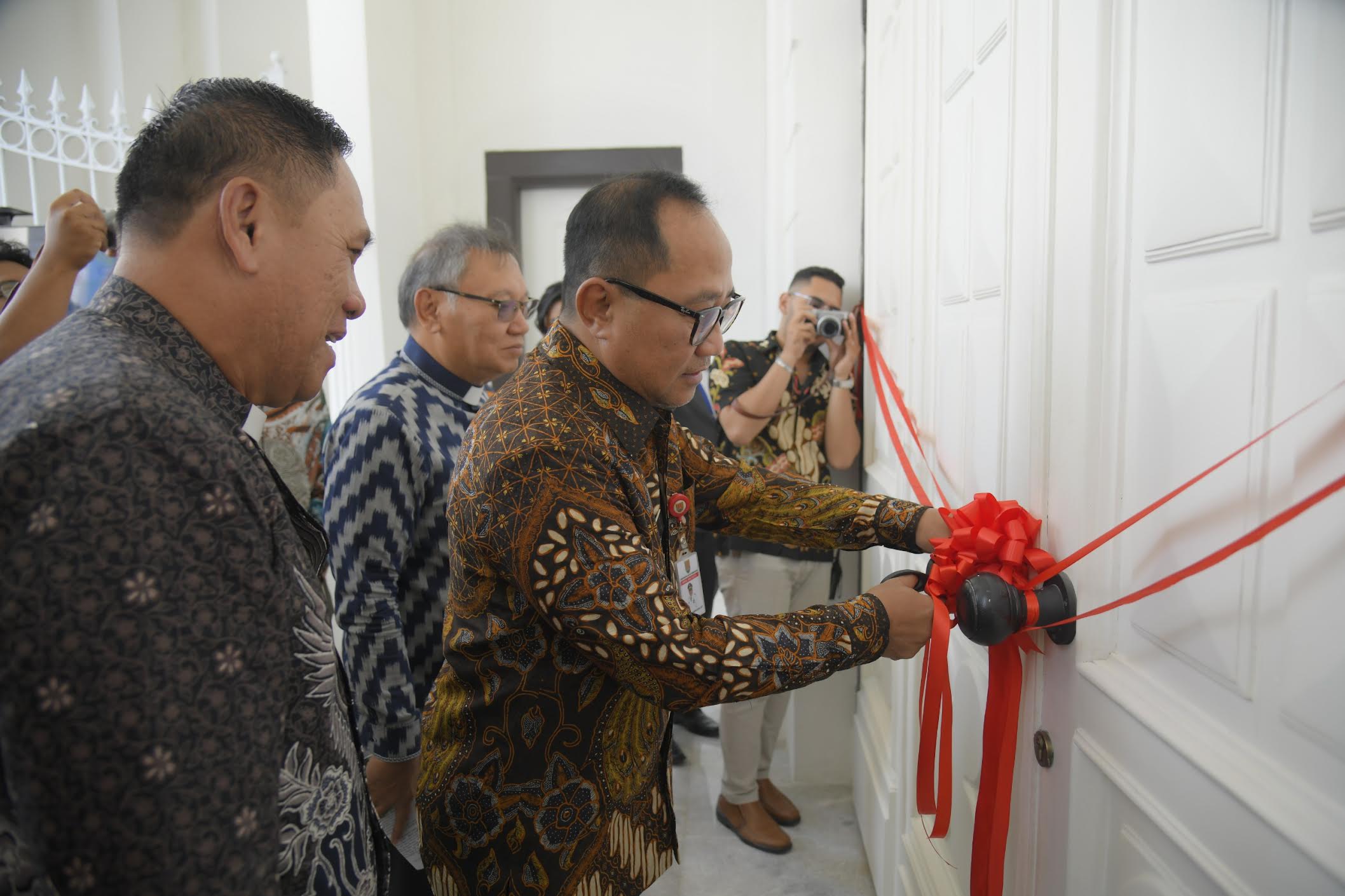 Wakil Wali Kota Semarang Iswar Aminuddin saat meresmikan kembali Gereja Blenduk kawasan Kota Lama usai rehabilitasi, Minggu (7/9/2025)