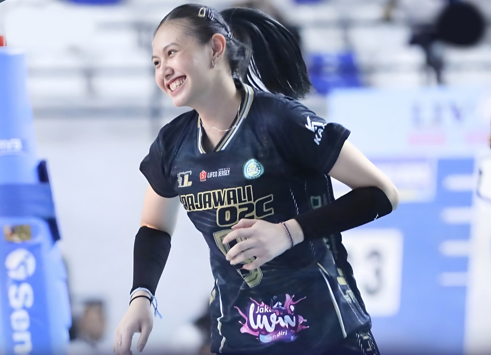 Rajawali O2C menjadi pemuncak klasemen akhir grup EE putri Livoli Divisi Utama 2025 dengan 10 poin dari empat pertandingan.