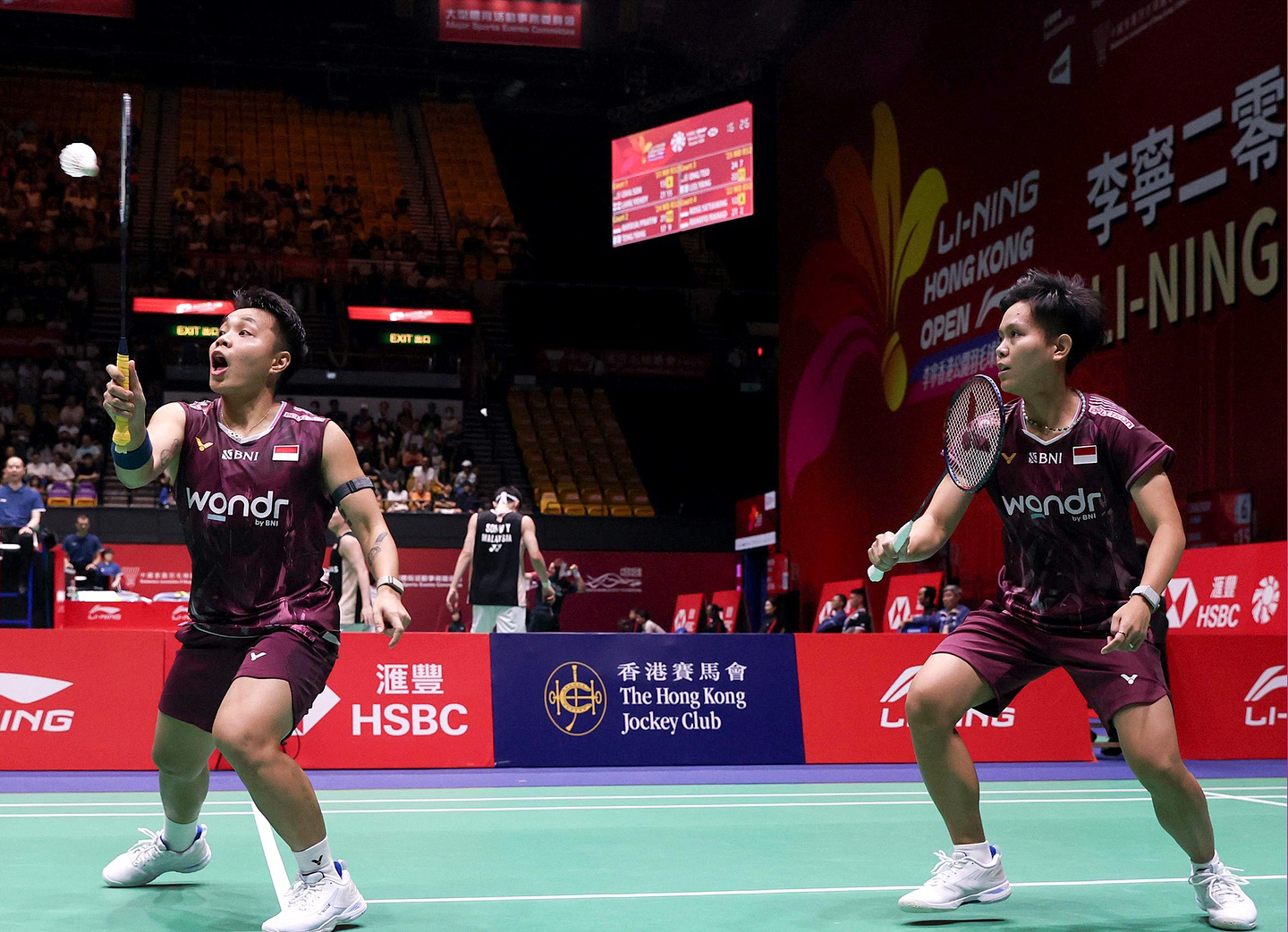 Apriyani Rahayu/Siti Fadia Silva Ramadhani melaju ke babak 16 besar Hongkong Open 2025 setelah mengalahkan Rachel Allessya Rose/Febi Setianingrum 21-12, 12-21, 21-16.