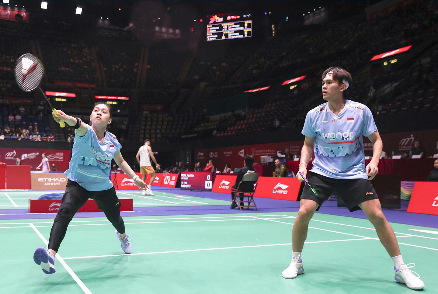 Adnan Maulan/Indah Cahya Sari Jamil menang mudah dua gim langsung atas wakil USA, Presley Smith/Jennie Gai 21-12, 21-14 dalam waktu 29 menit.