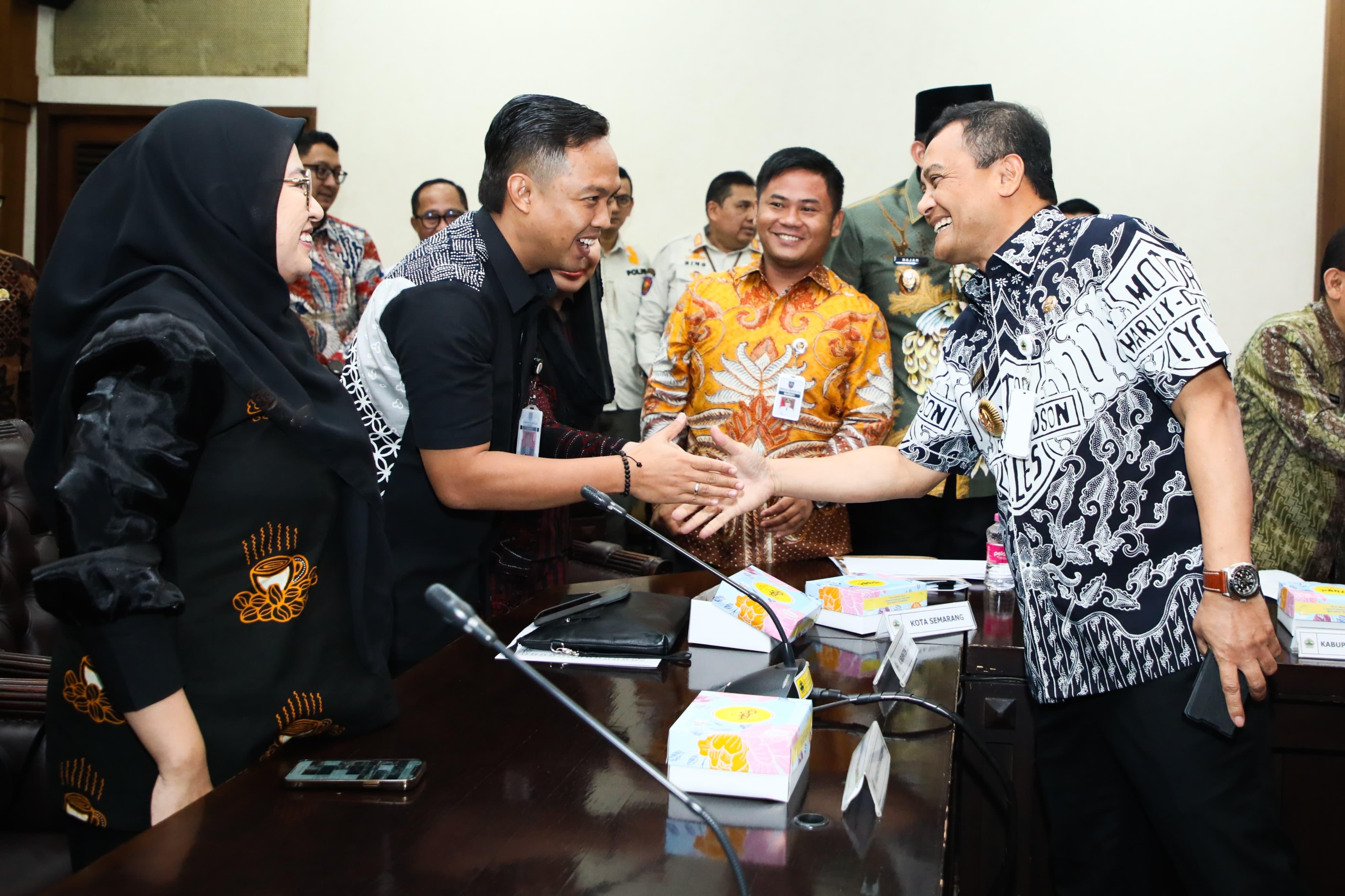 Ahmad Luthfi Meminta Bupati dan Wali Kota, satu minggu kedepan untuk melakukan evaluasi tunjangan DPRD