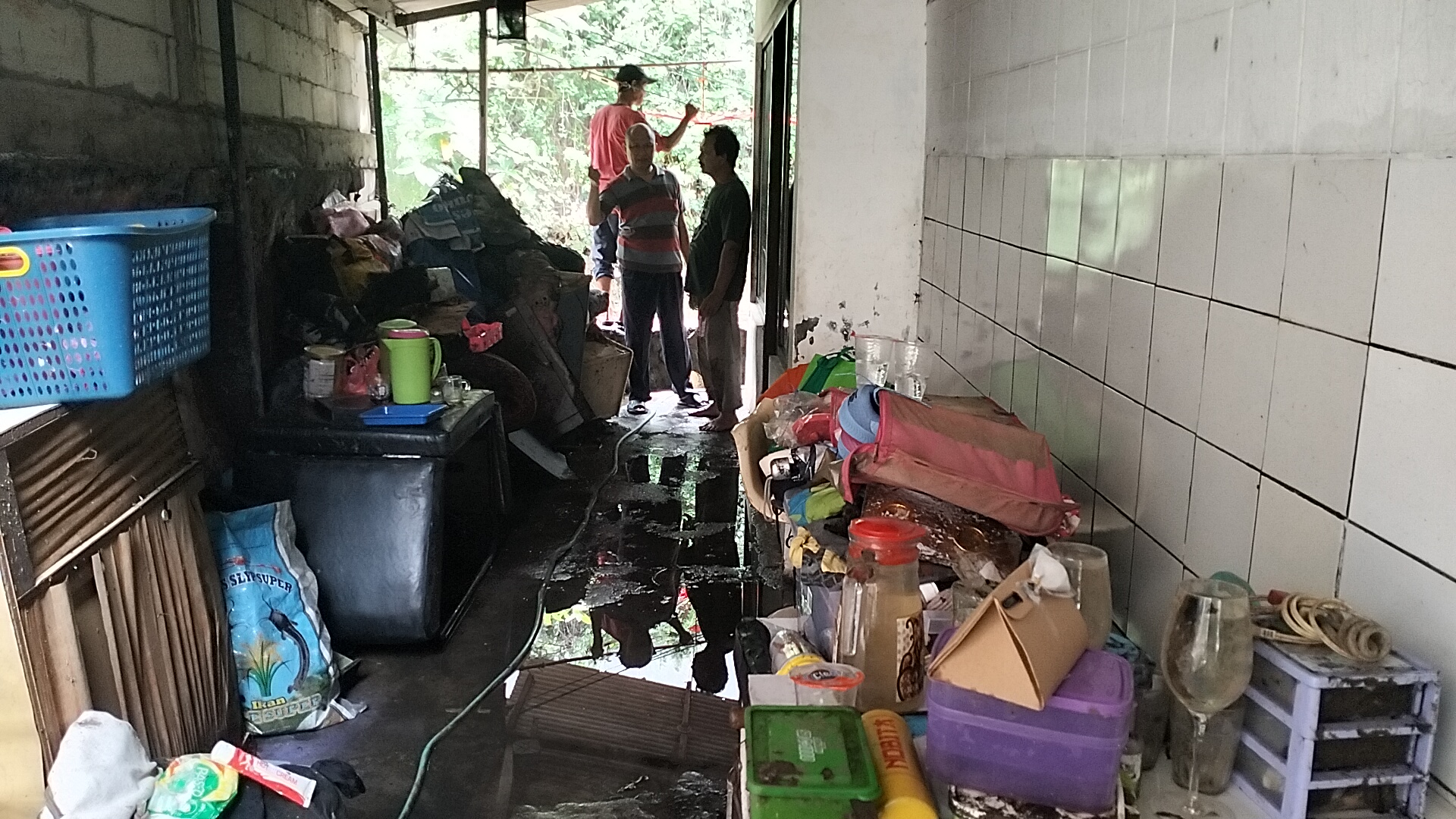 Sisa banjir bandang akibat Talut longsor di Karanganyar Legok RT 6 RW 4, Kelurahan Karanganyar Gunung, Kecamatan Candisari, Kamis (11/9)
