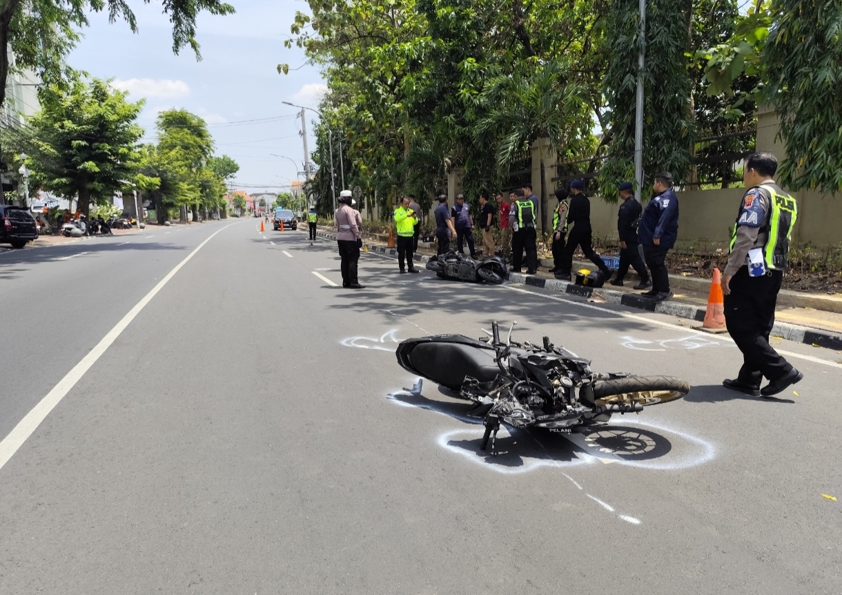 Olah TKP kasus kecelakaan IKo Juliant Junior di Jalan Veteran