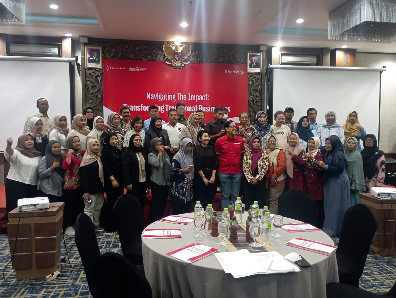 Puluhan pelaku UMKM ritel di Semarang, Kendal, Ungaran, dan sekitarnya mendapat pelatihan transformasi bisnis dari Coca-Cola Europacific Partners Indonesia.