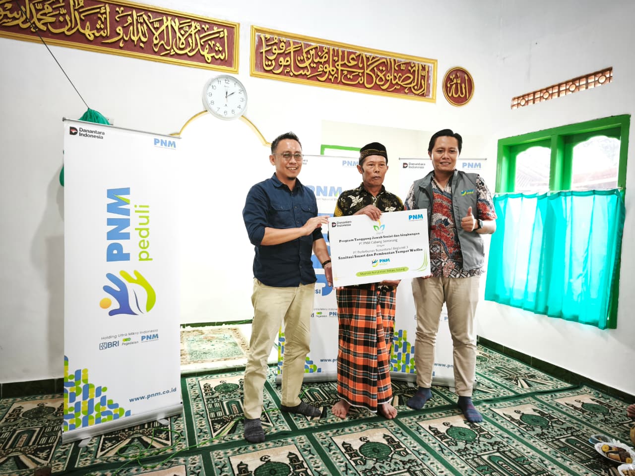 PT Permodalan Nasional Madani (PNM) Cabang Semarang bersama PT Perkebunan Nusantara I Regional 3 meresmikan Program Sanitasi Smart sekaligus pembangunan tempat wudhu di Mushola Nurul Iman