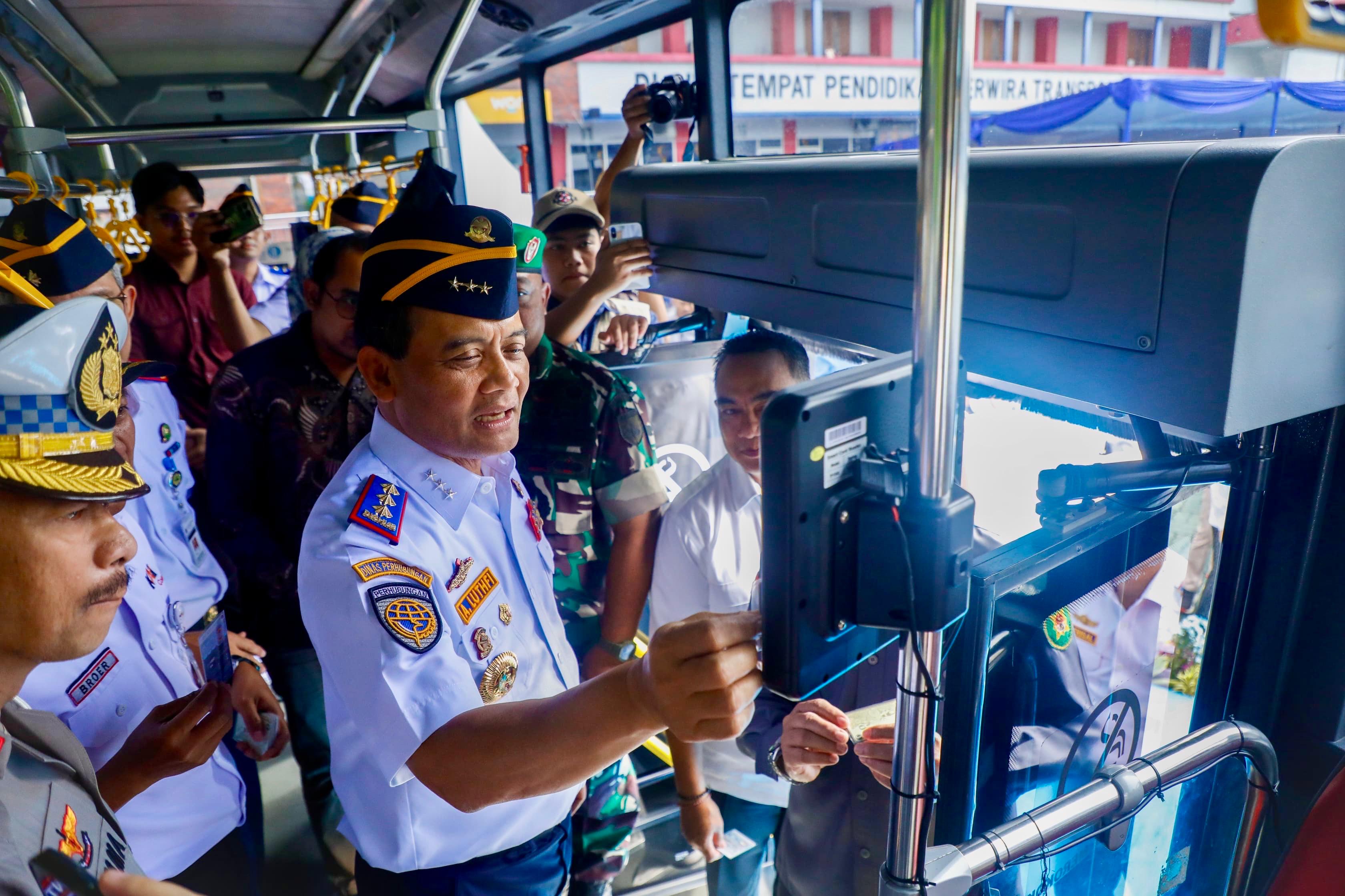 Penumpang Trans Jateng dapat membeli dan membayar tiket dengan tunai dan non-tunai melalui kanal pembayaran Qris