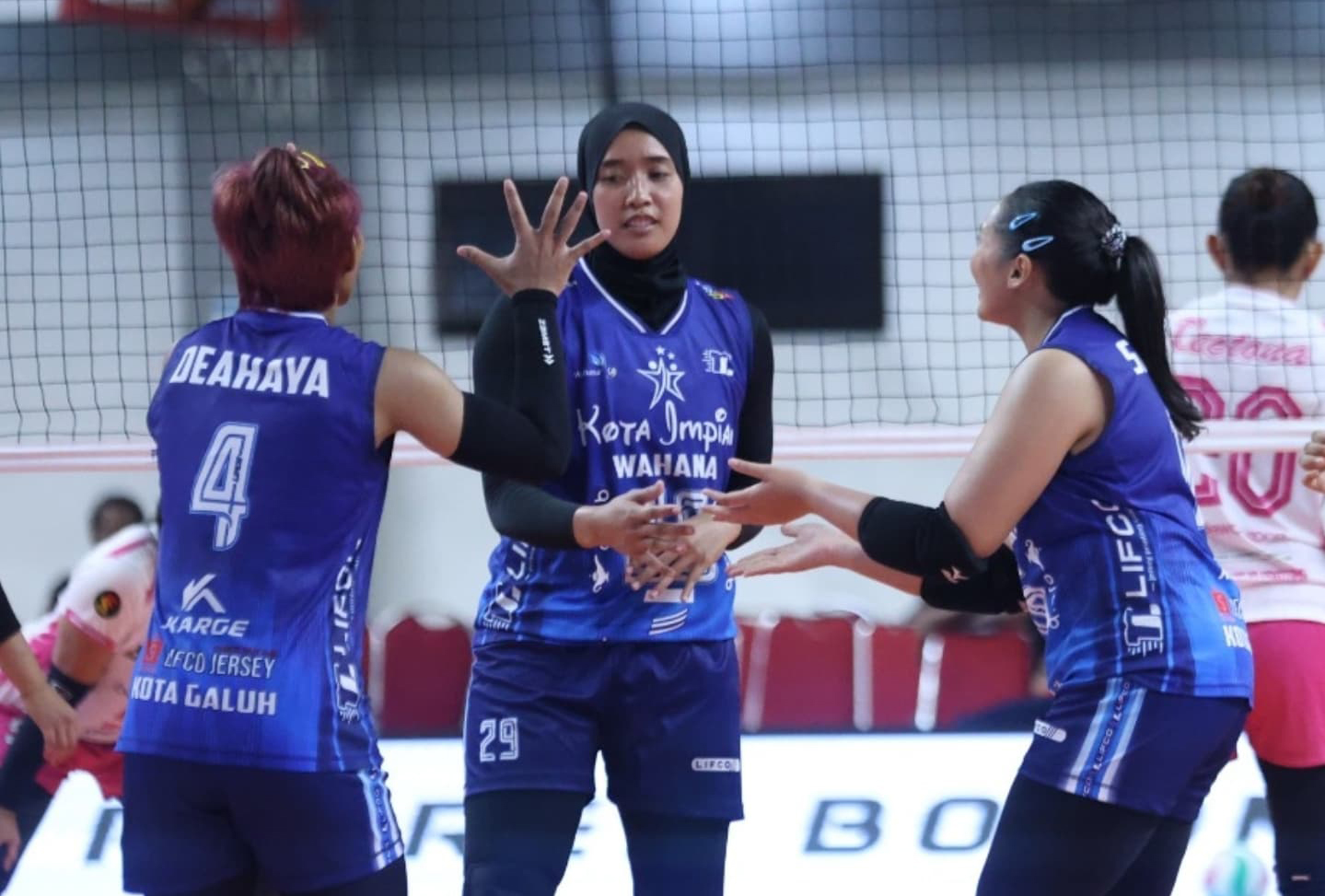 Tim putri Kota Impian Wahan berhasil mengalahkan tim sekota, Bandung Tectona dengan skor 3-0 (25-20, 25-23, 25-16) di GOR Utama Bojonegoro.