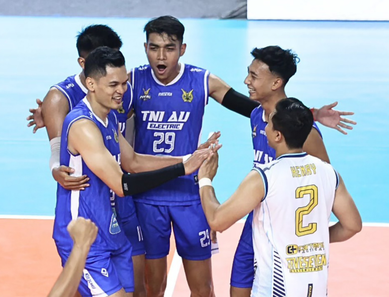 TNI AU Electric berhasil mengalahkan Rajawali Pasundan dengan skor 3-0 (25-18, 29-27, 25-20) pada laga perdana Livoli Divisi Utama 2025 di GOR Utama Bojonegoro, Selasa (23/9/2025).